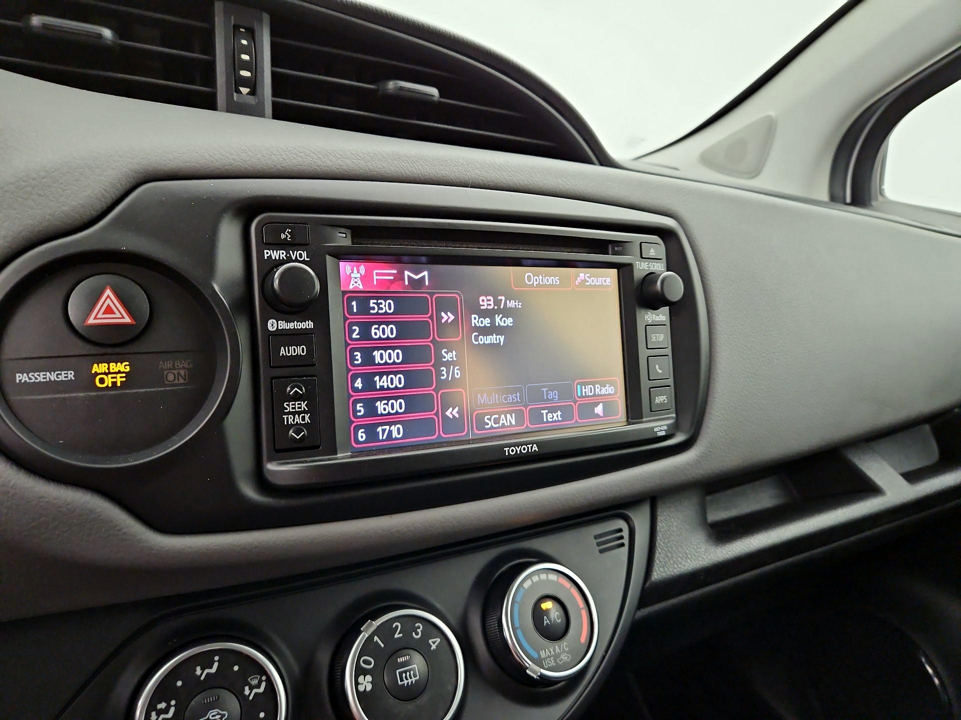 Thumbnail: 2015 Toyota Yaris - 14