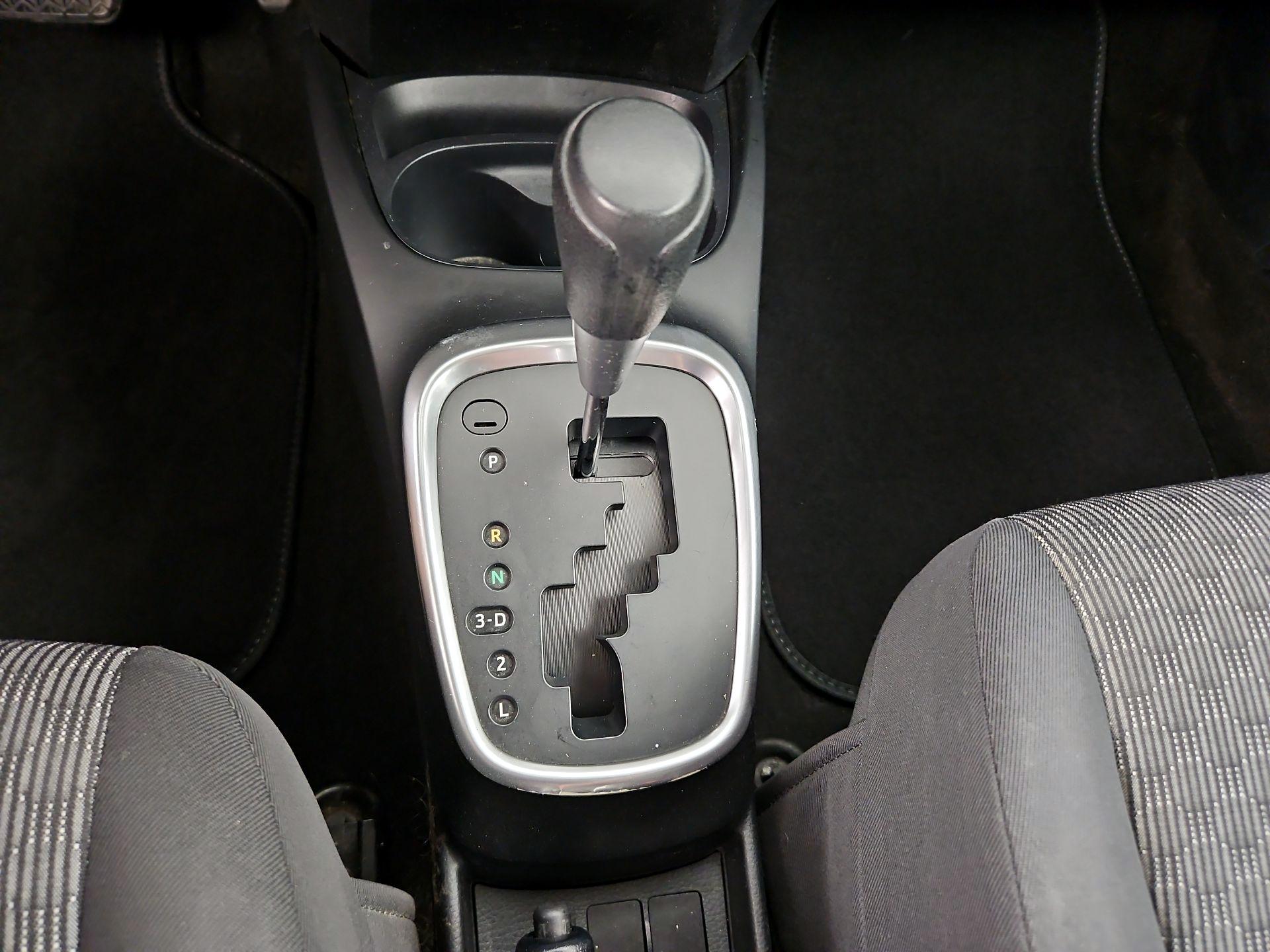 Thumbnail: 2015 Toyota Yaris - 16