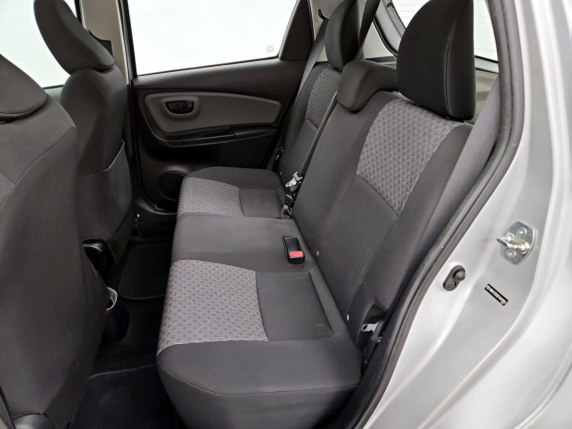 Thumbnail: 2015 Toyota Yaris - 18