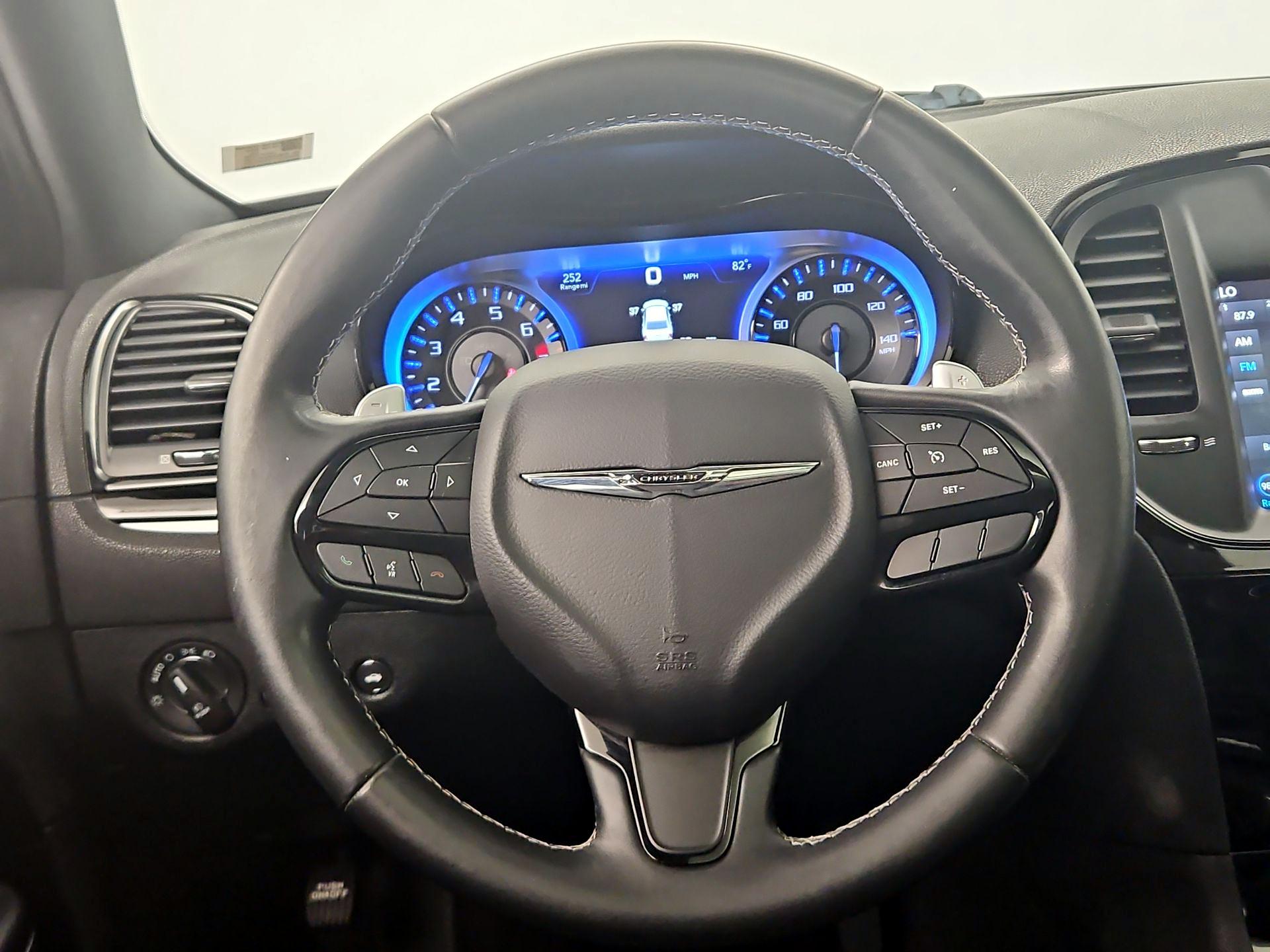 Thumbnail: 2018 Chrysler 300 - 10