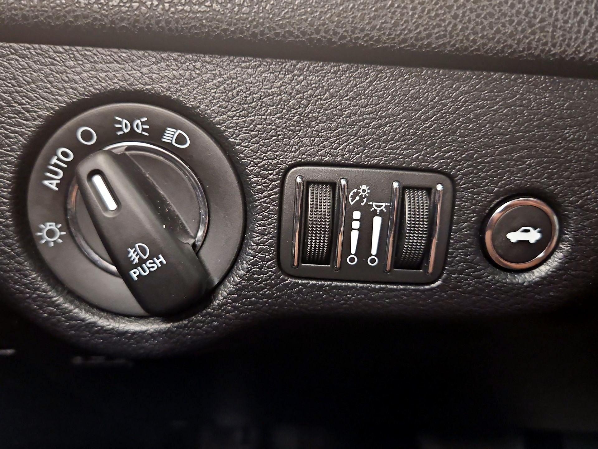 Thumbnail: 2018 Chrysler 300 - 13