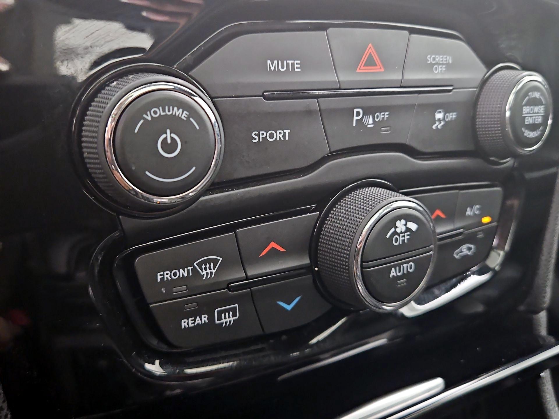 Thumbnail: 2018 Chrysler 300 - 17