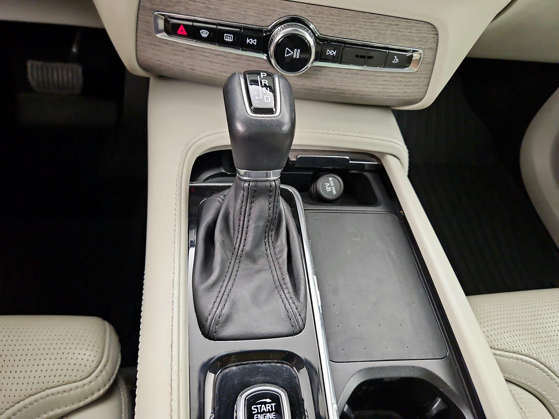 Thumbnail: 2021 Volvo XC90 - 17