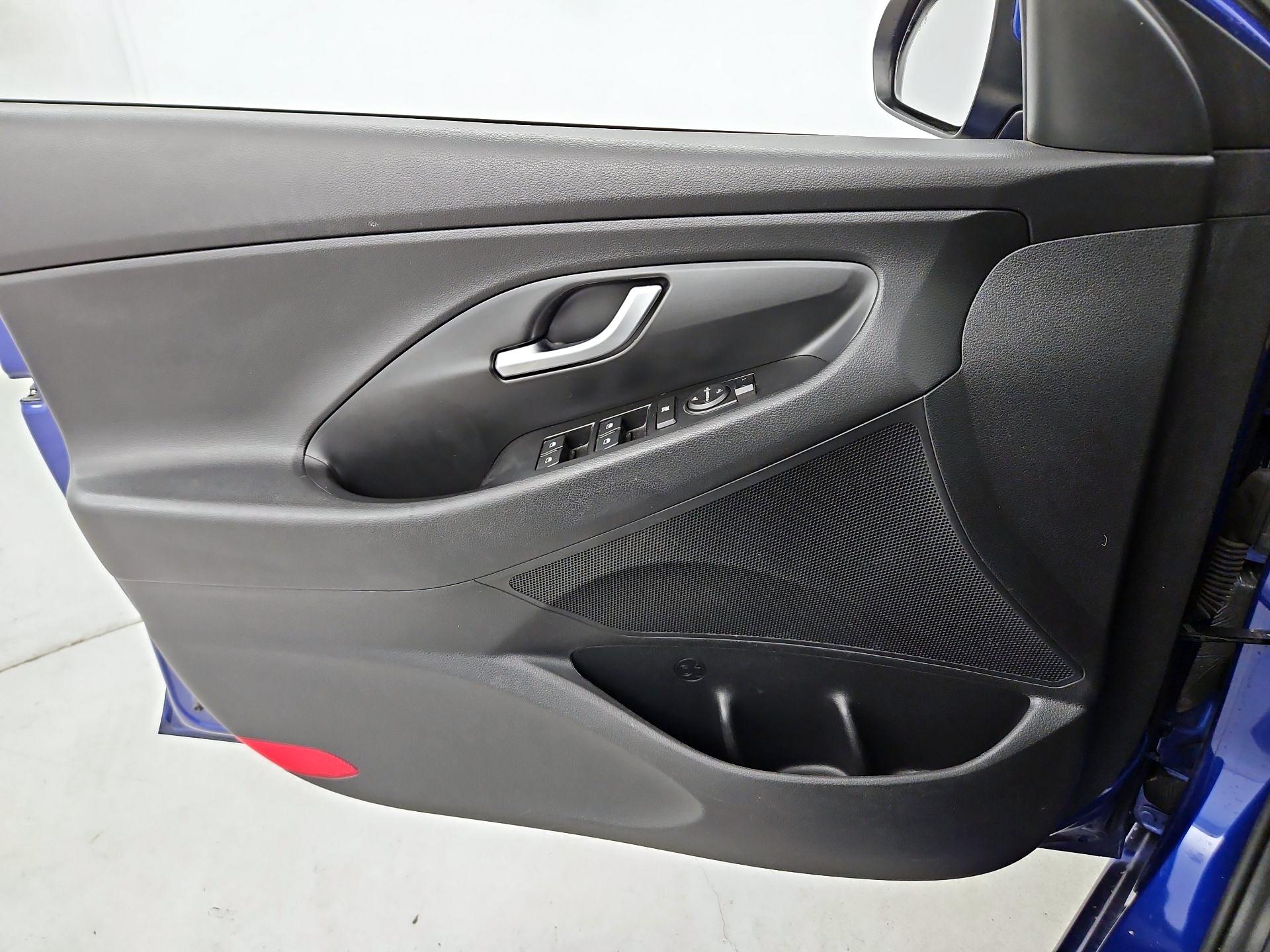 Thumbnail: 2019 Hyundai Elantra - 12