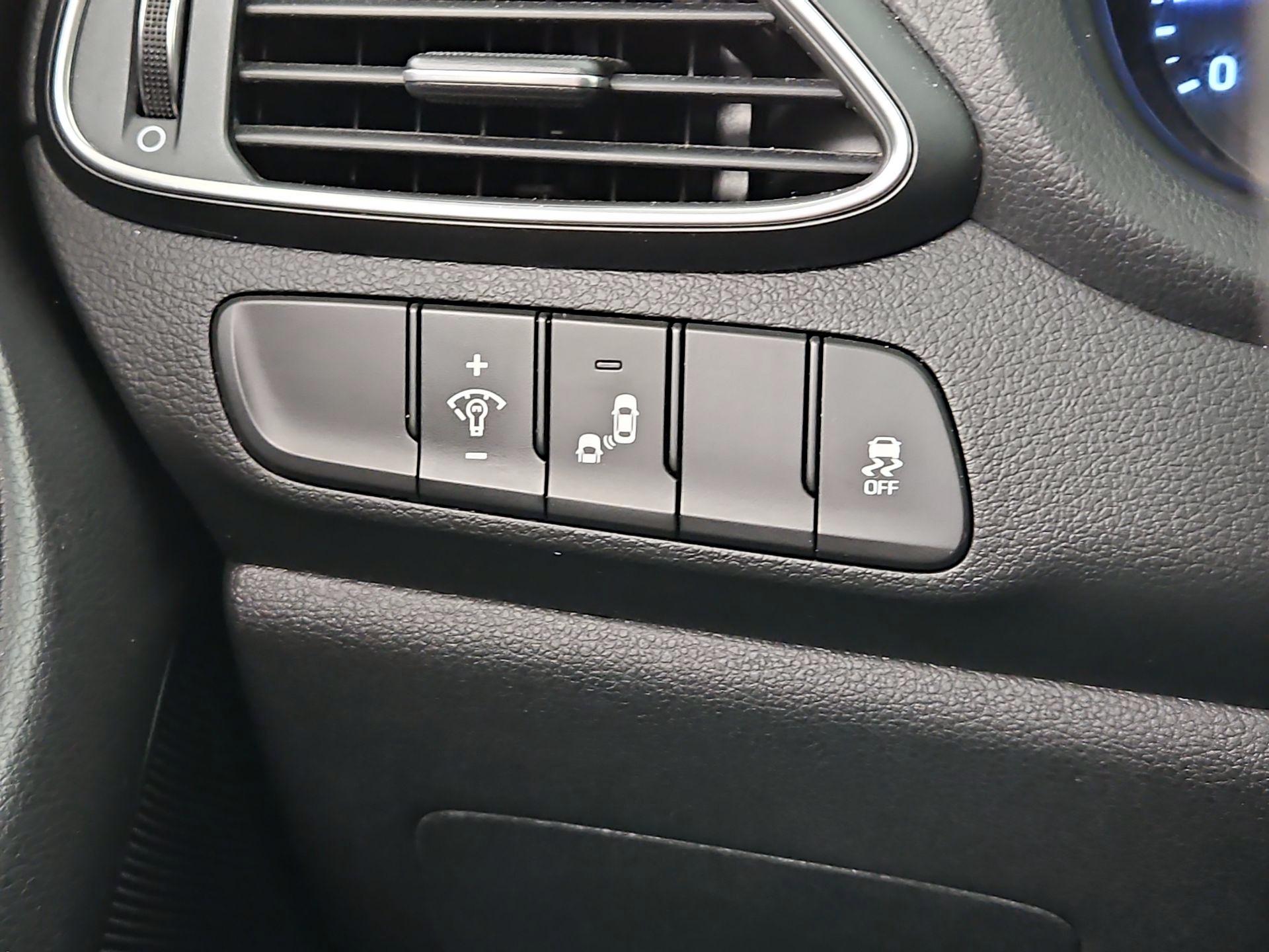 Thumbnail: 2019 Hyundai Elantra - 13