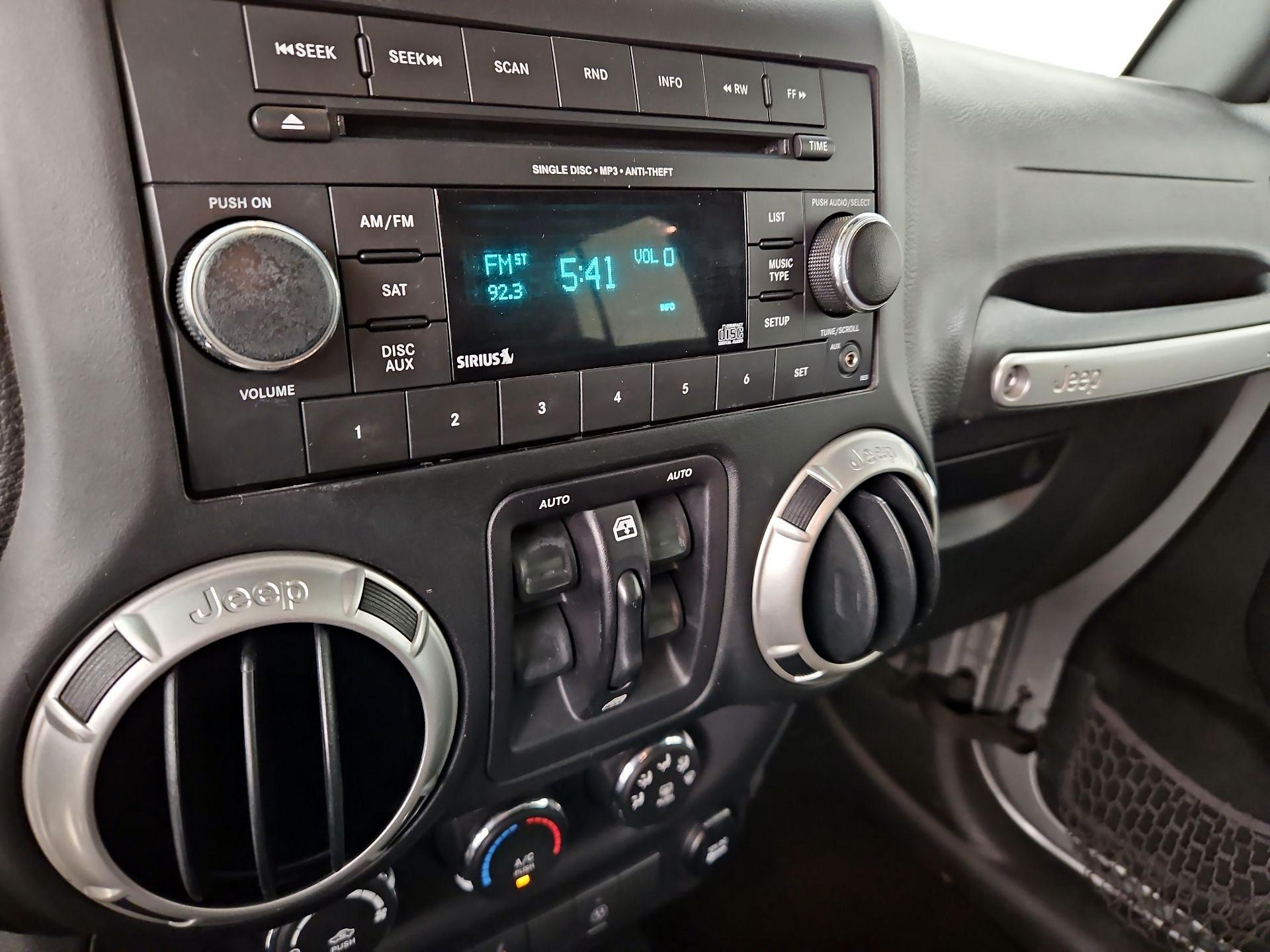 Thumbnail: 2016 Jeep Wrangler - 13