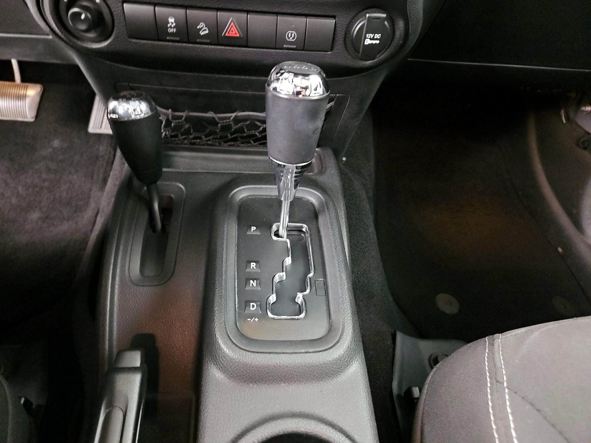 Thumbnail: 2016 Jeep Wrangler - 15