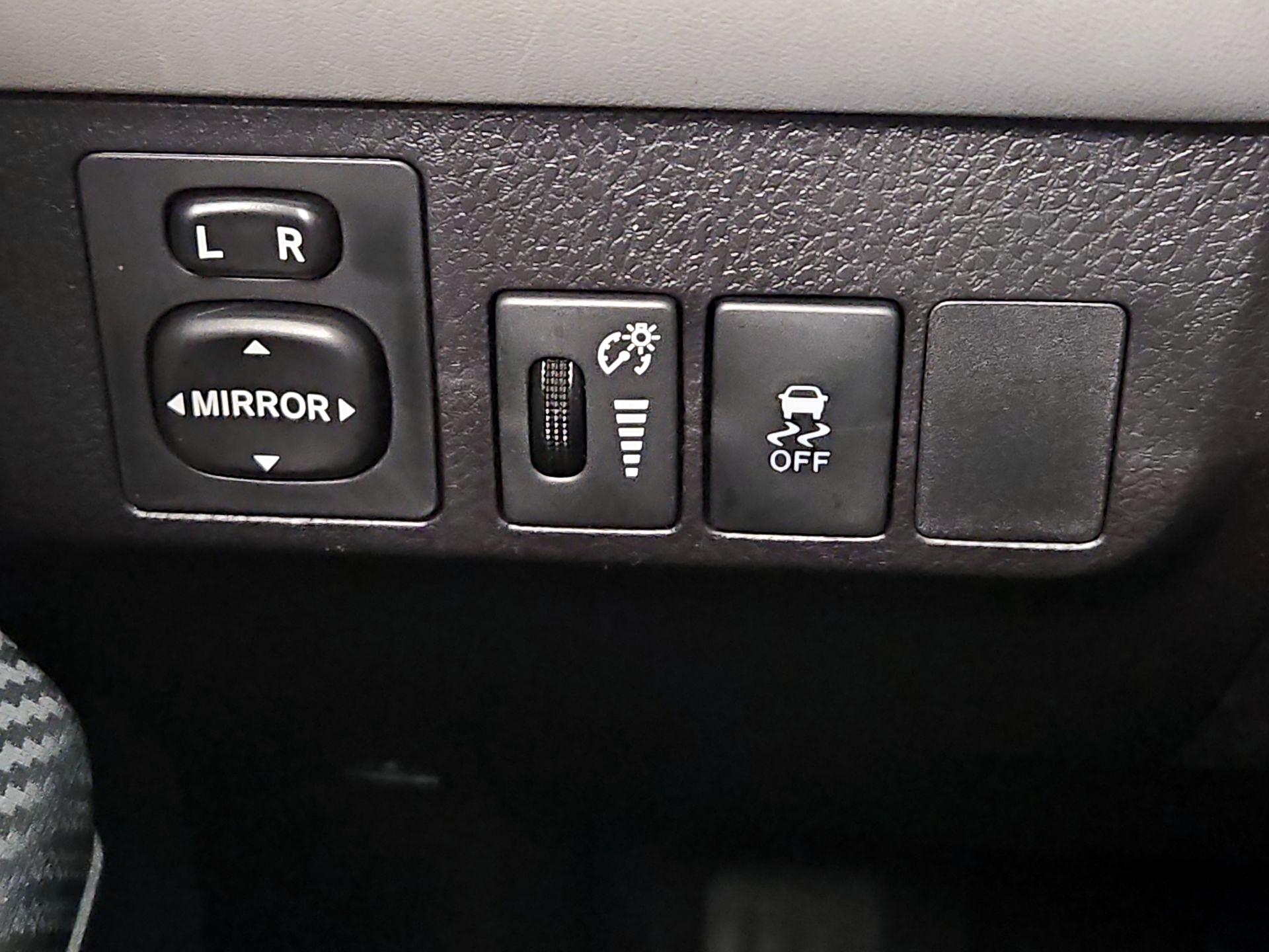 Thumbnail: 2014 Toyota RAV4 - 11