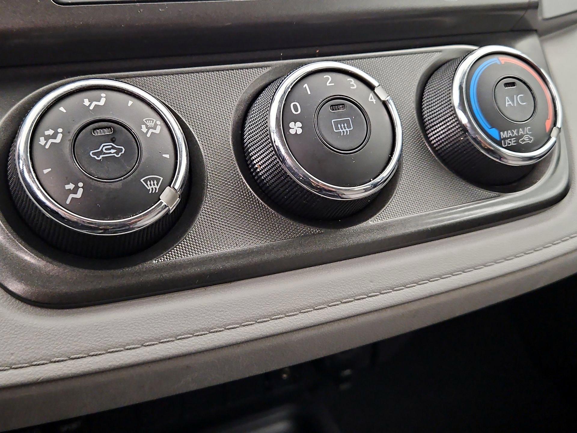 Thumbnail: 2014 Toyota RAV4 - 14