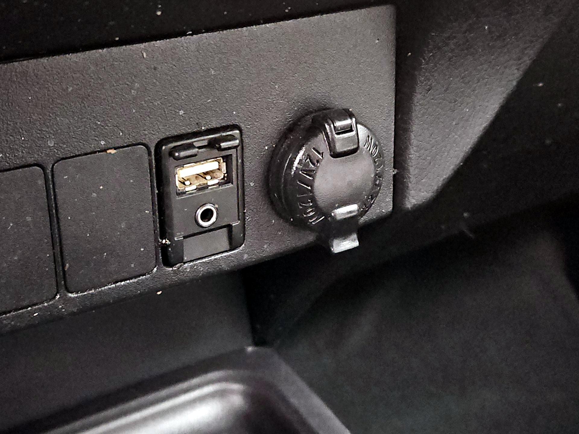 Thumbnail: 2014 Toyota RAV4 - 16