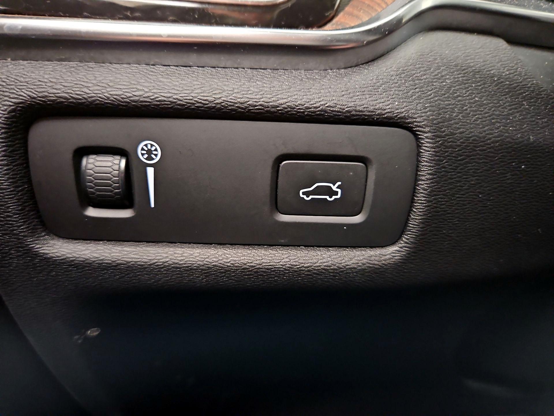 Thumbnail: 2020 Volvo S60 - 13