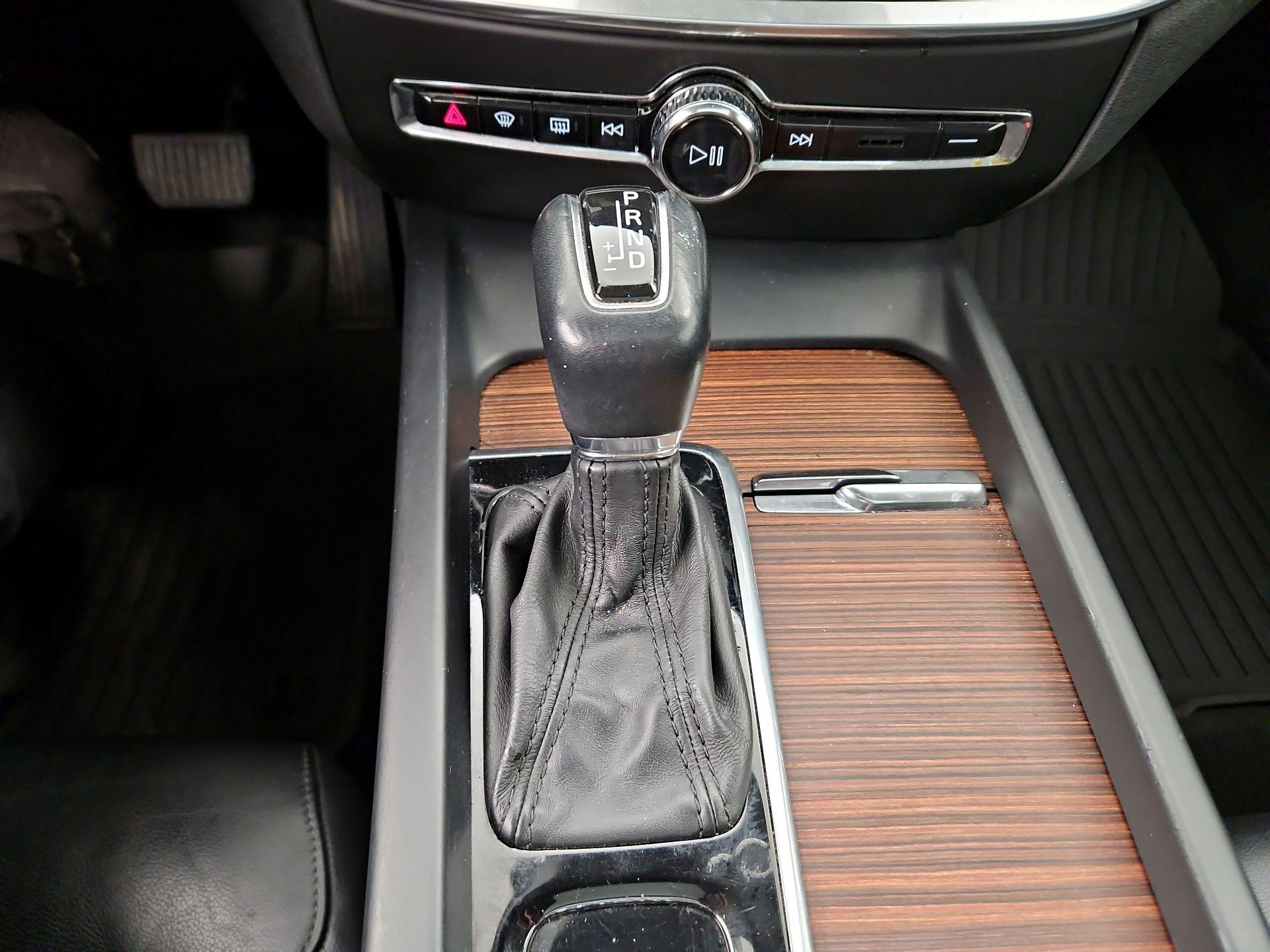 Thumbnail: 2020 Volvo S60 - 18