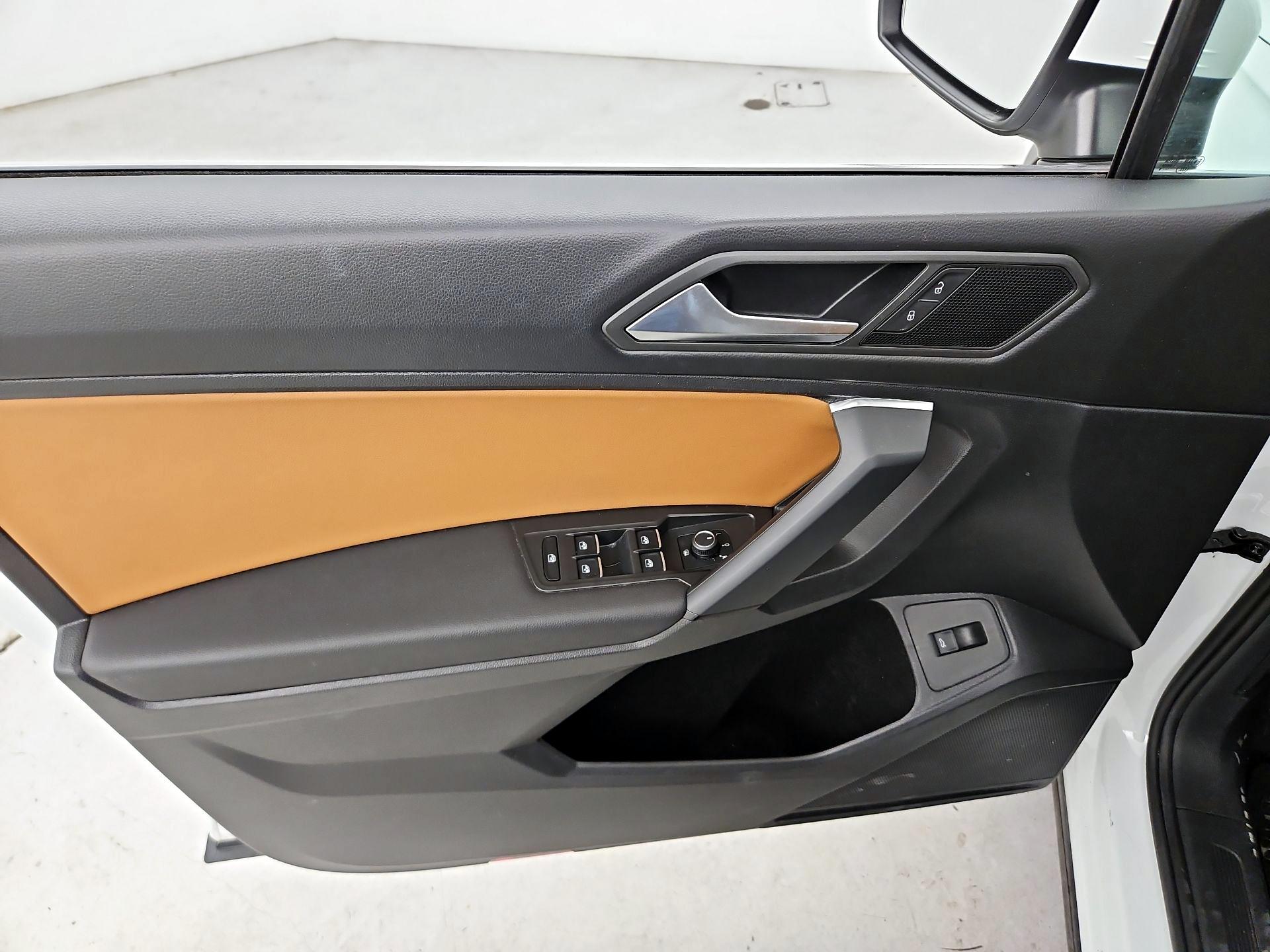 Thumbnail: 2019 Volkswagen Tiguan - 12