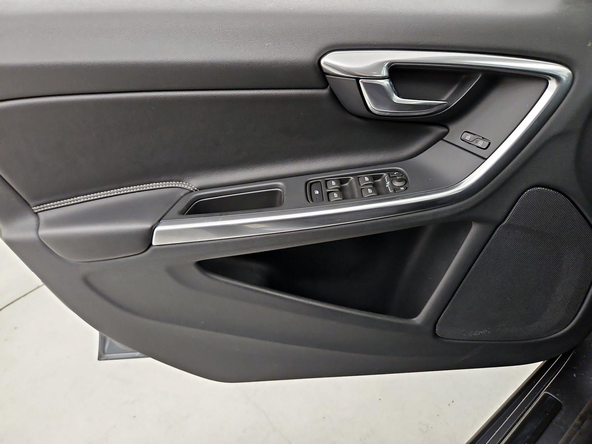 Thumbnail: 2016 Volvo S60 - 12