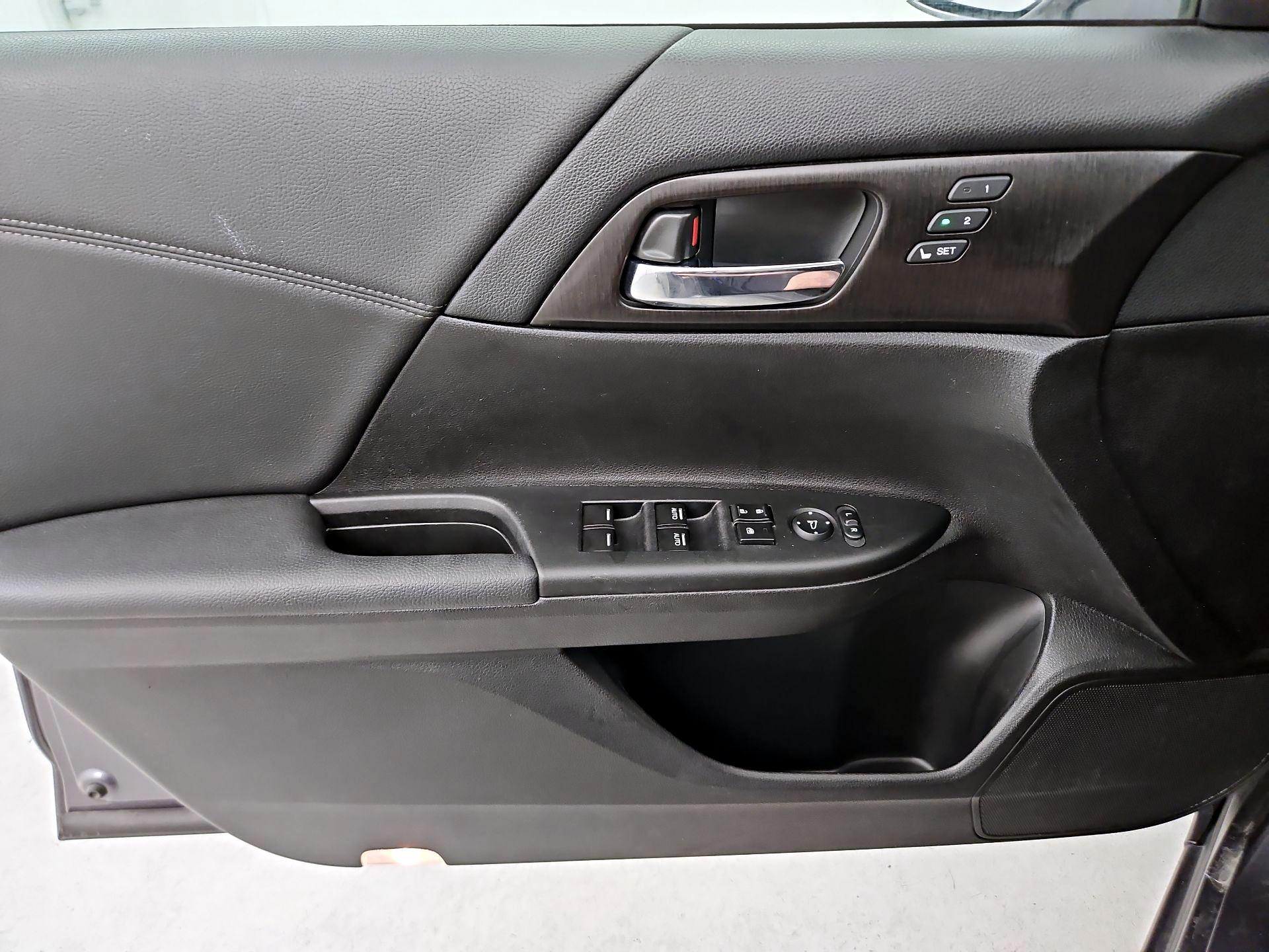 Thumbnail: 2015 Honda Accord - 12