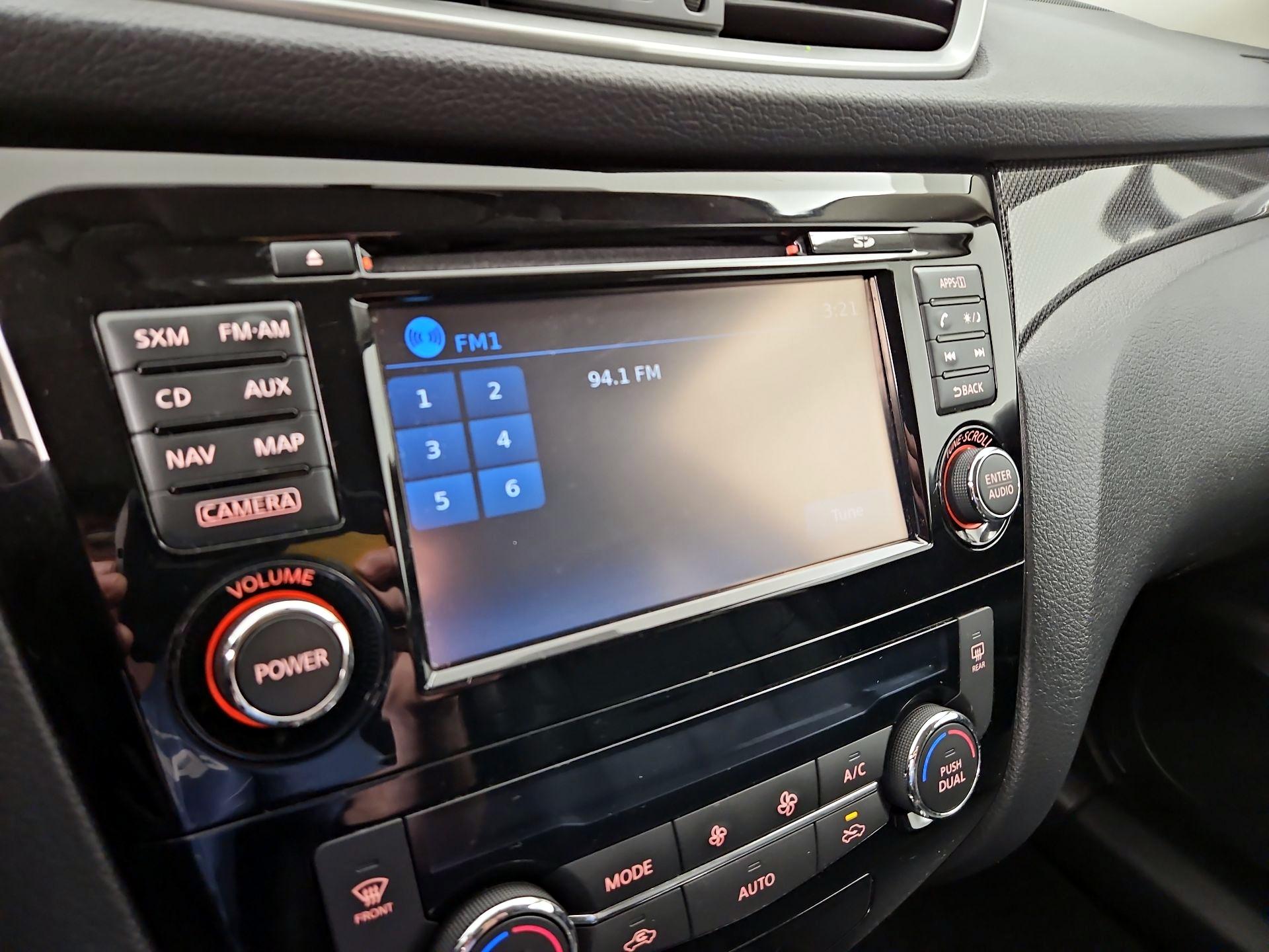 Thumbnail: 2016 Nissan Rogue - 16