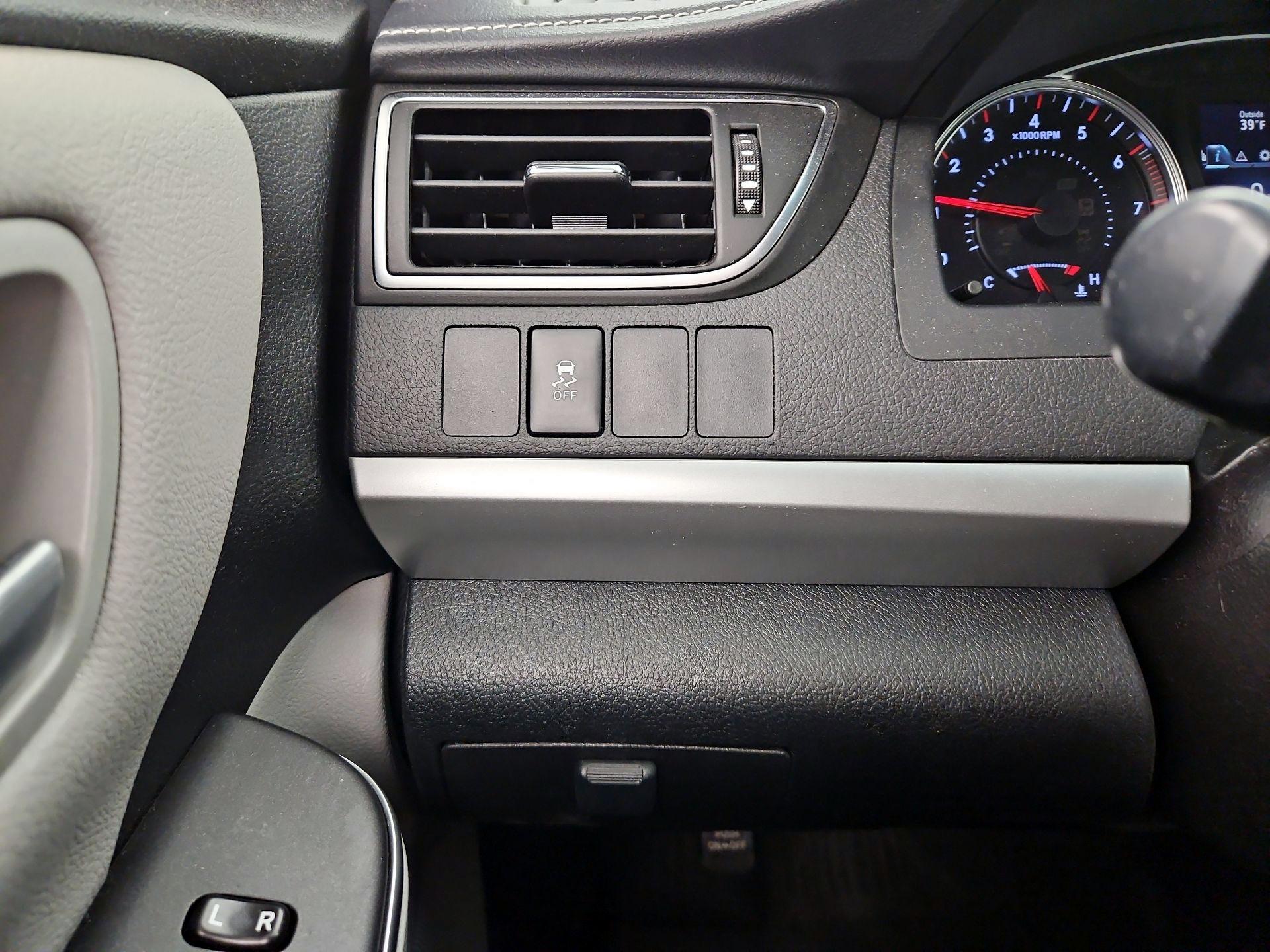 Thumbnail: 2016 Toyota Camry - 13