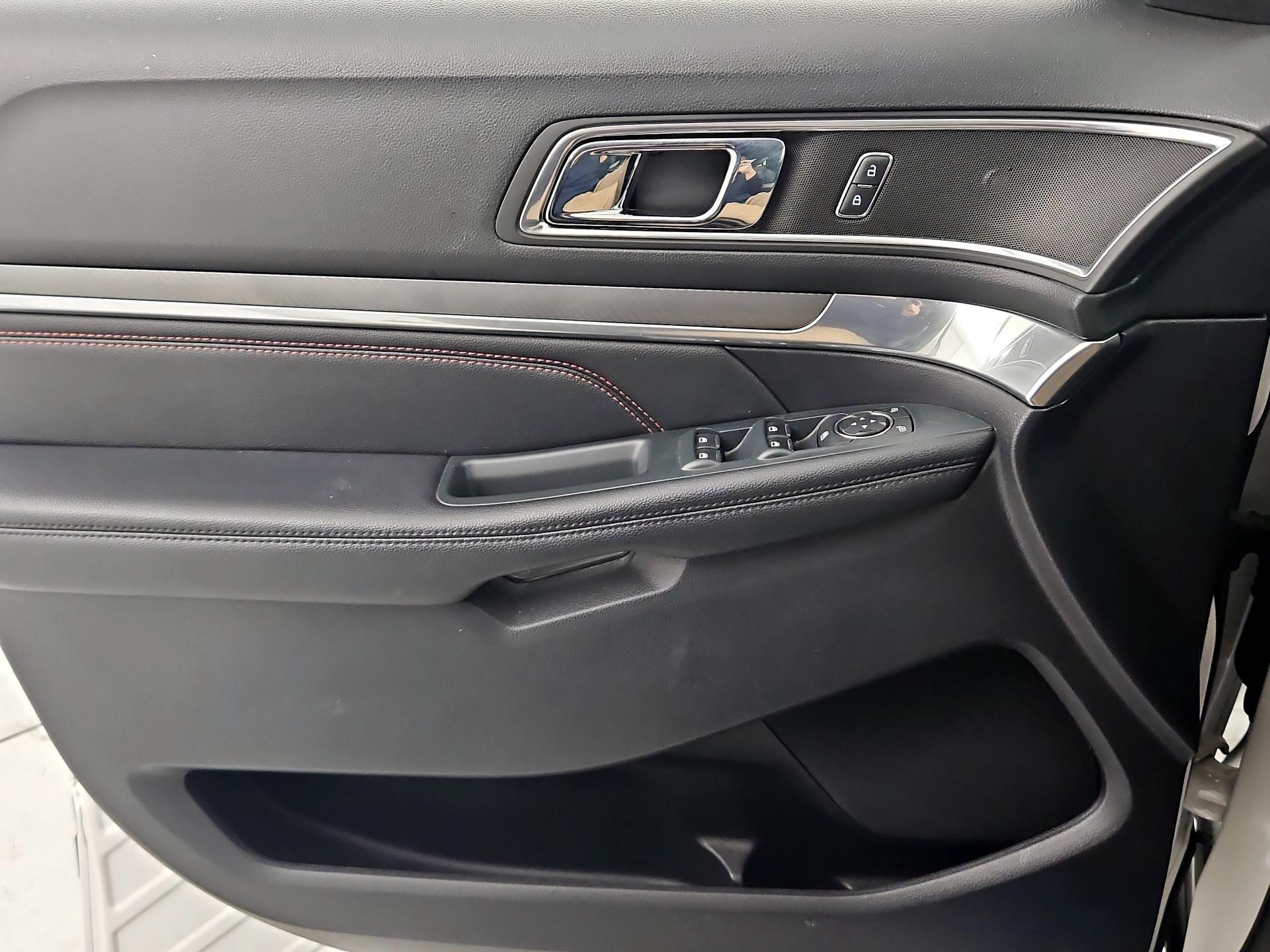 Thumbnail: 2019 Ford Explorer - 12