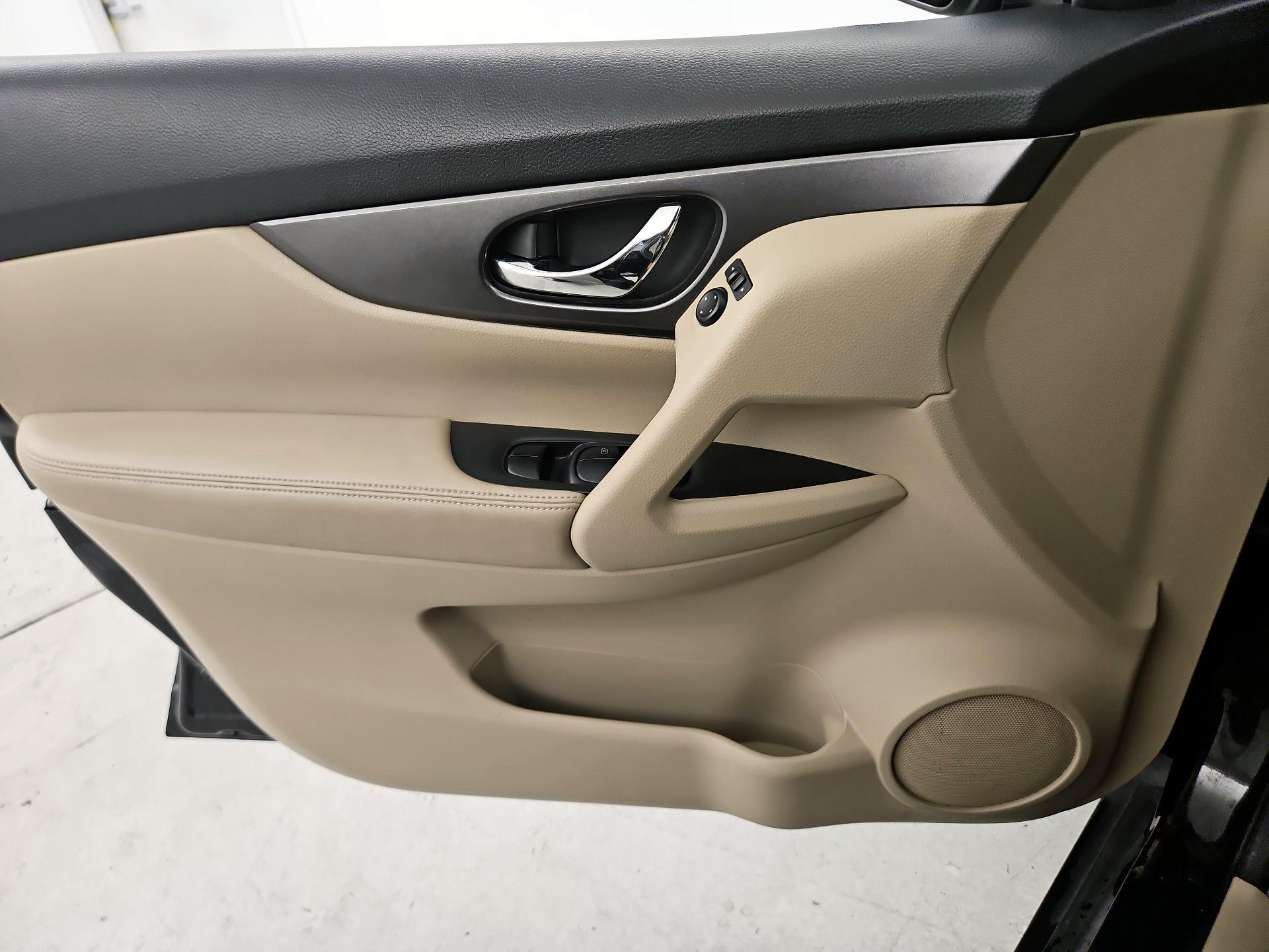 Thumbnail: 2015 Nissan Rogue - 12