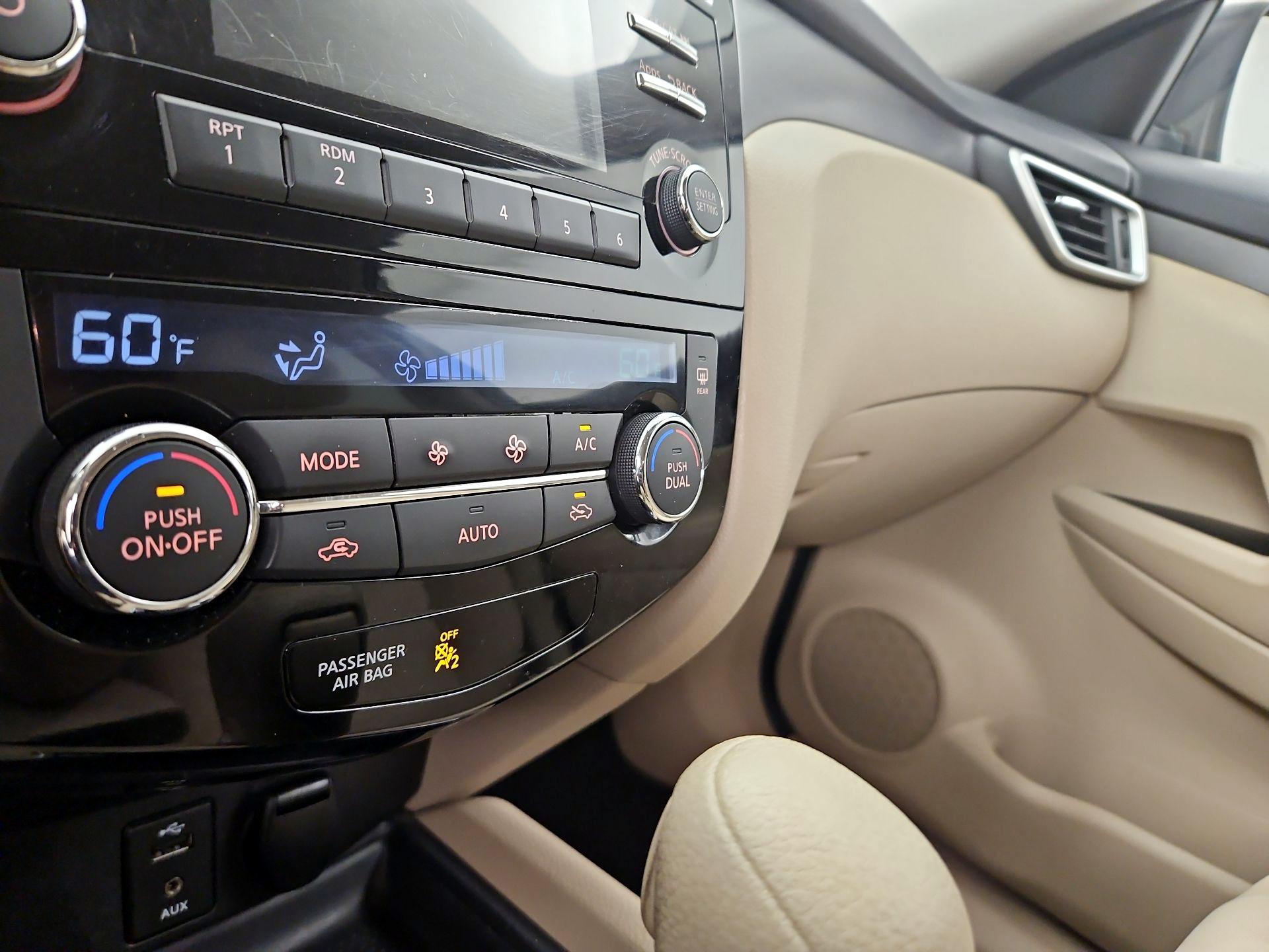 Thumbnail: 2015 Nissan Rogue - 16