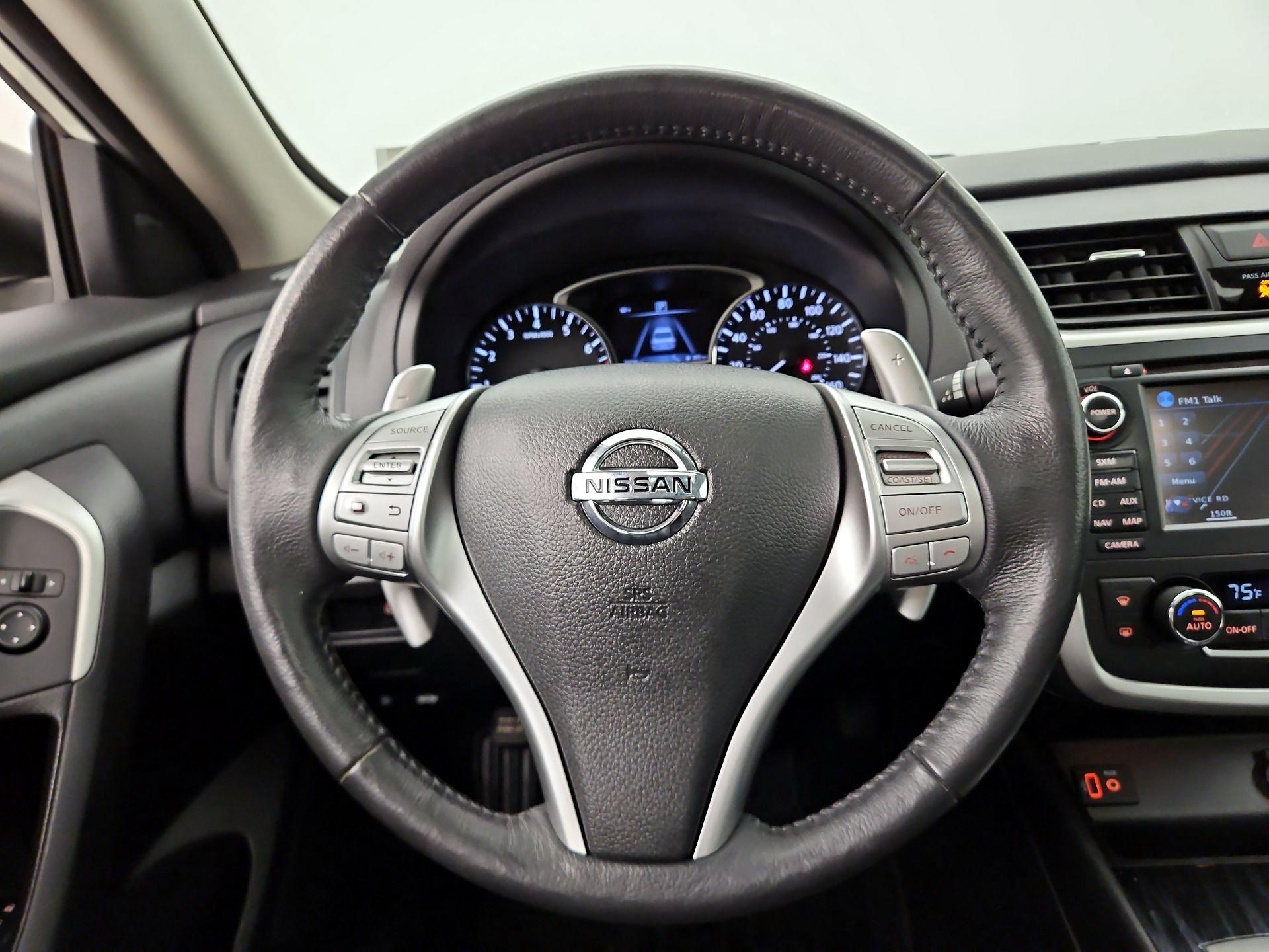 Thumbnail: 2017 Nissan Altima - 10