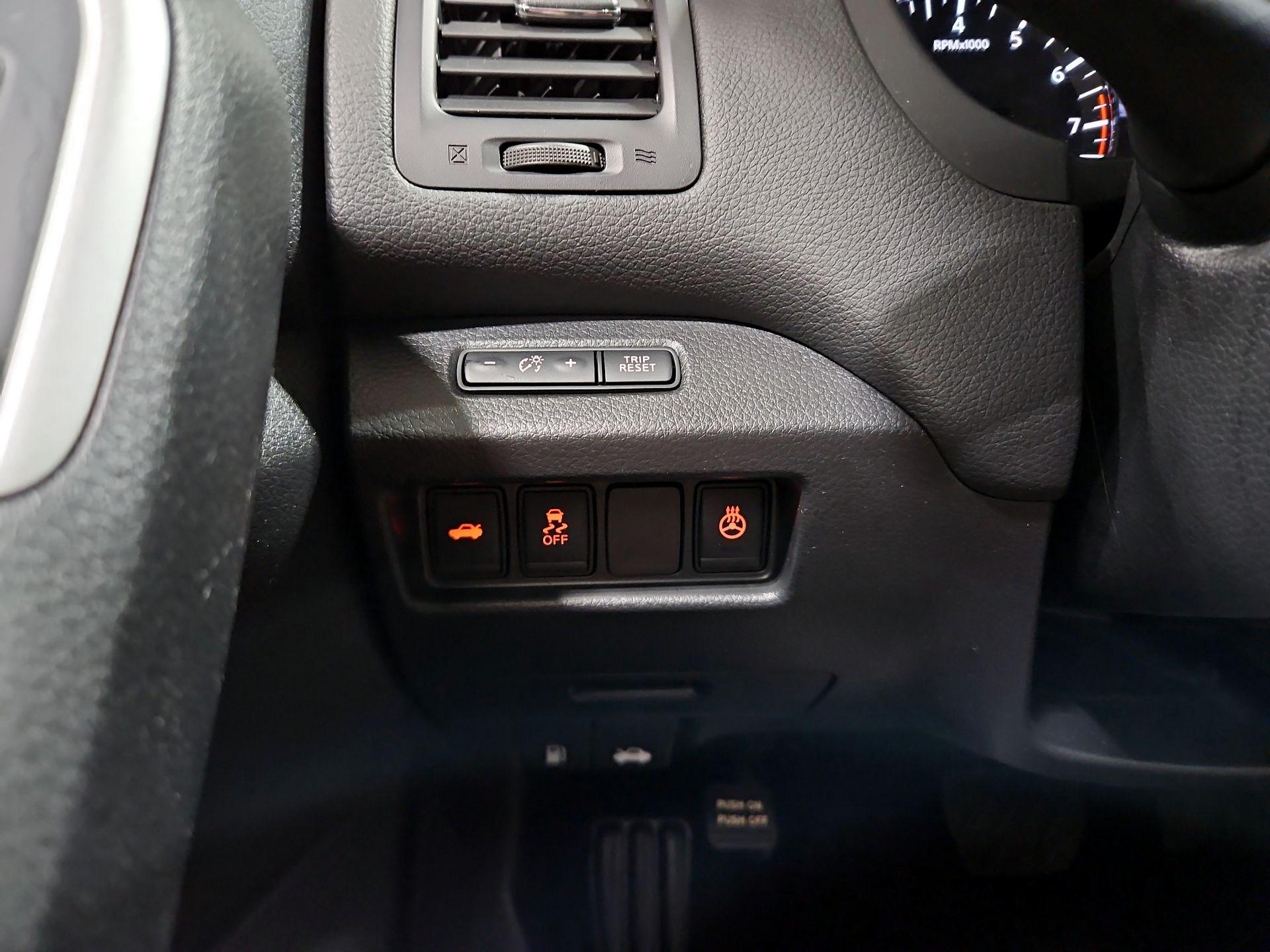 Thumbnail: 2017 Nissan Altima - 13