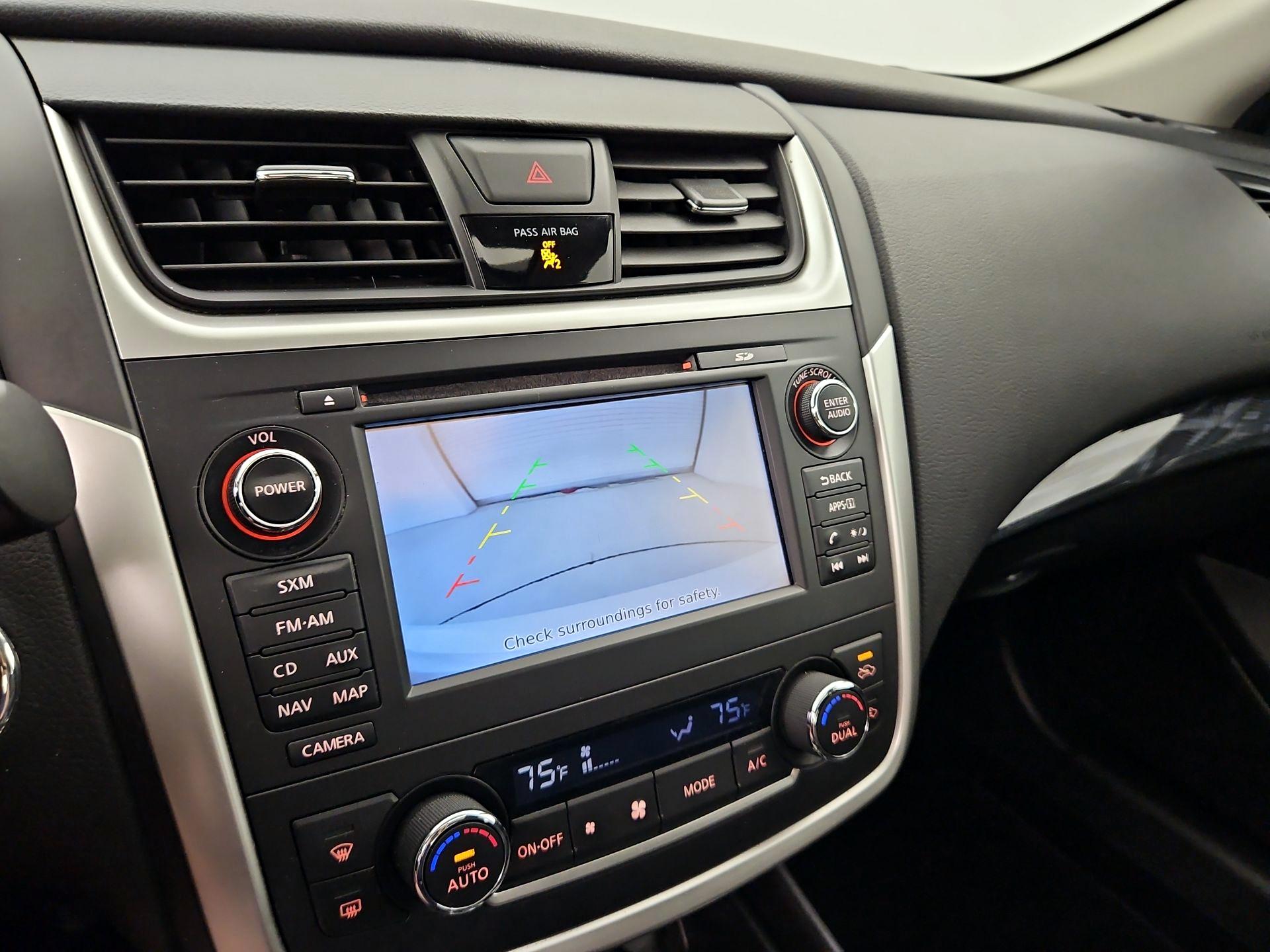 Thumbnail: 2017 Nissan Altima - 15