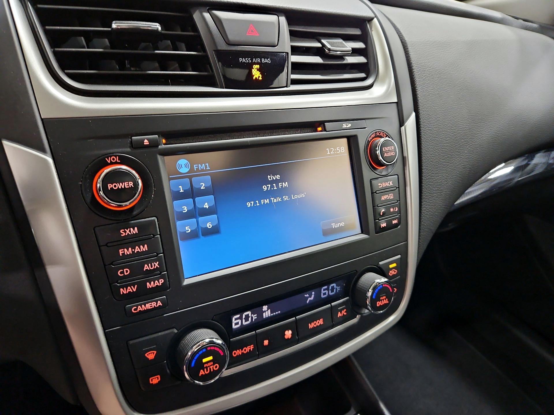 Thumbnail: 2017 Nissan Altima - 16