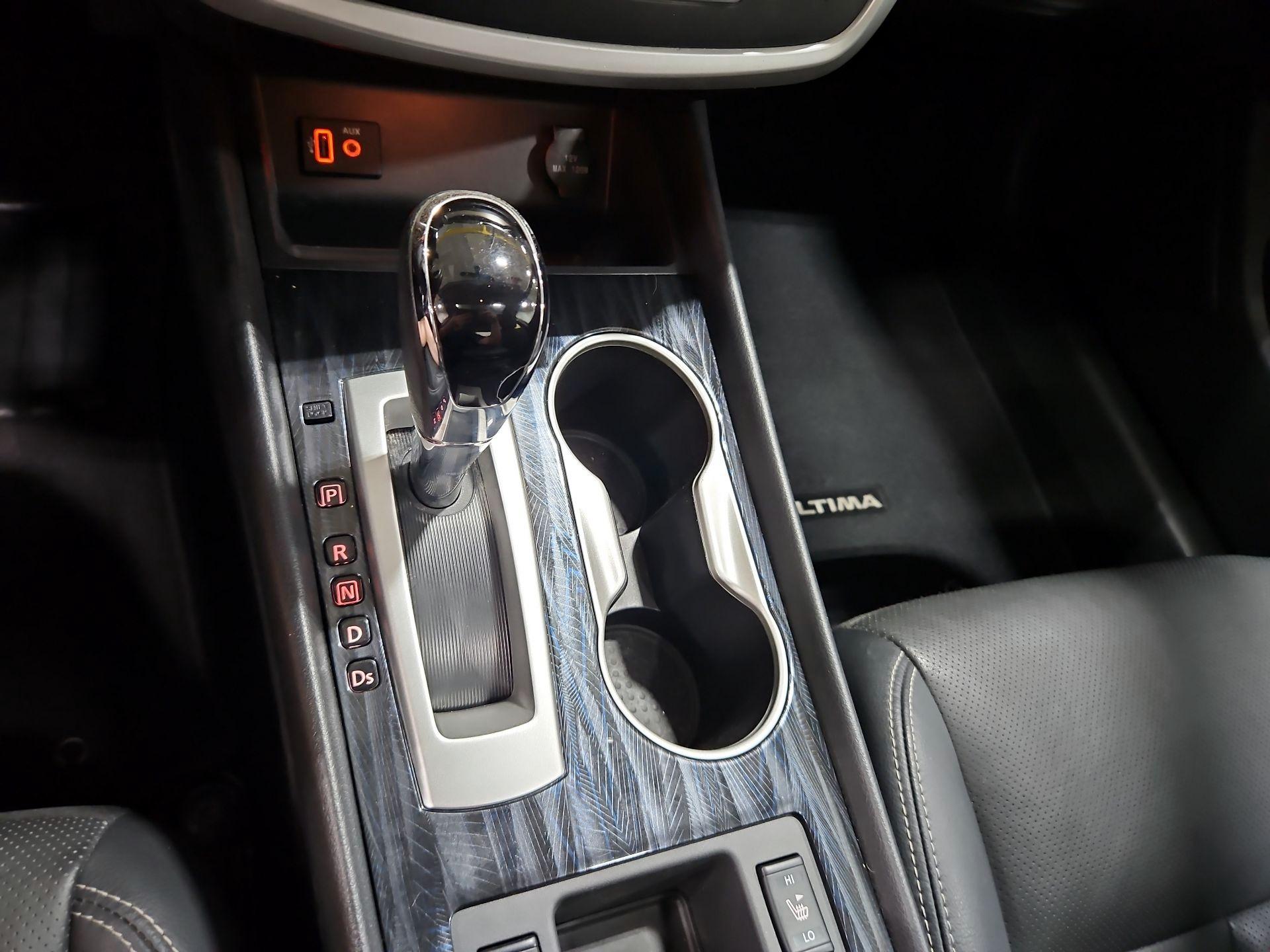 Thumbnail: 2017 Nissan Altima - 18