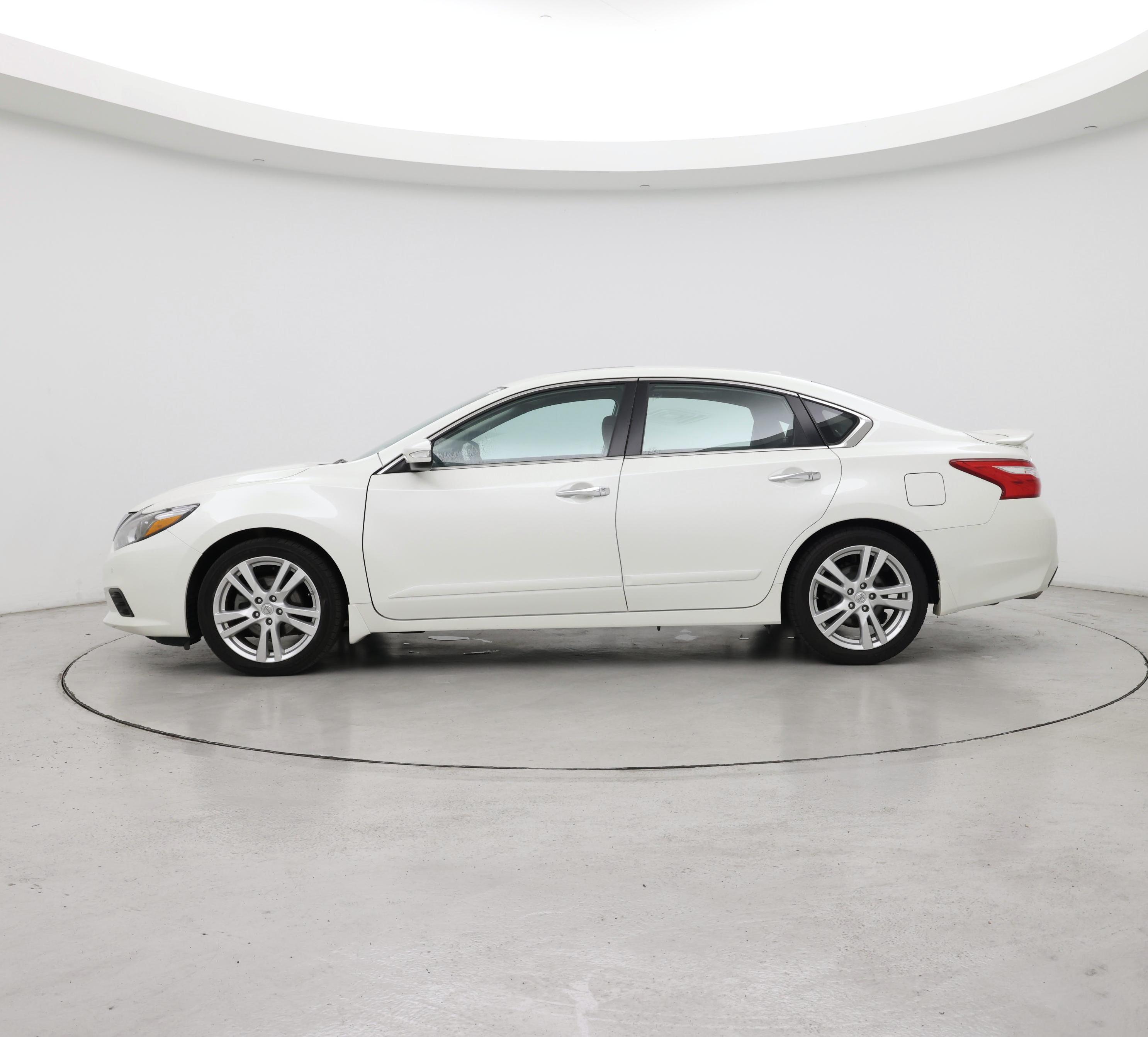 Thumbnail: 2017 Nissan Altima - 3