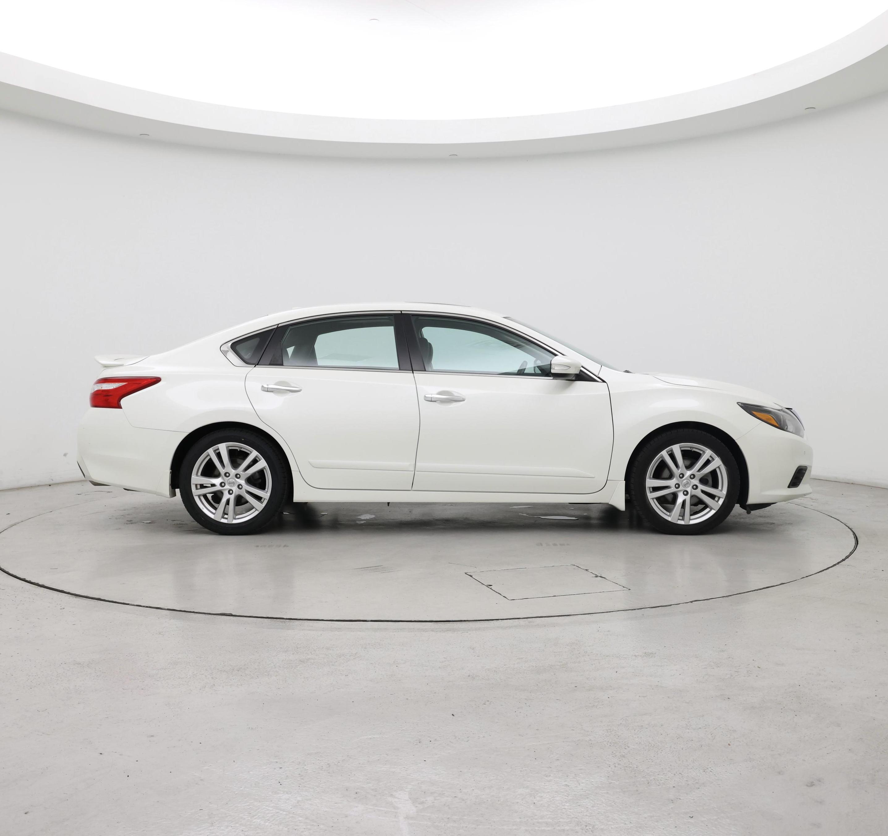 Thumbnail: 2017 Nissan Altima - 7