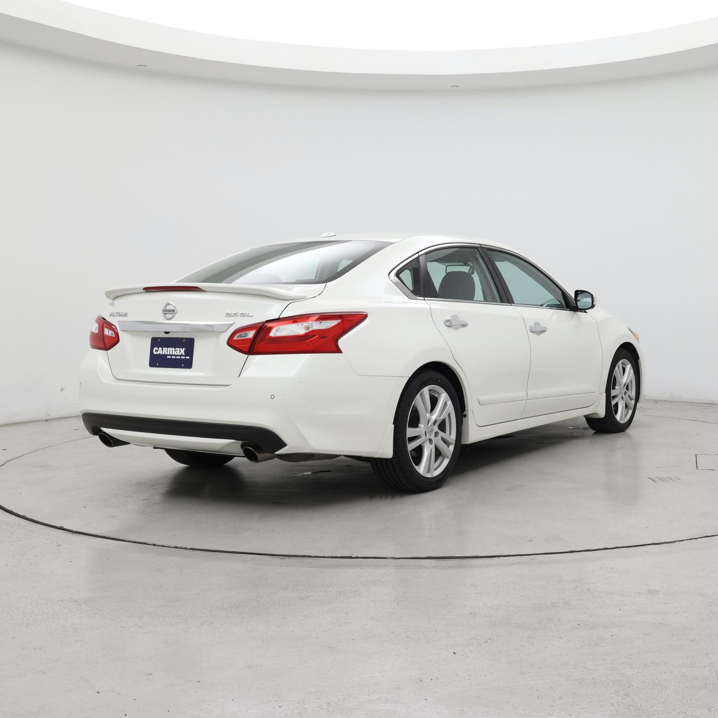 Thumbnail: 2017 Nissan Altima - 8