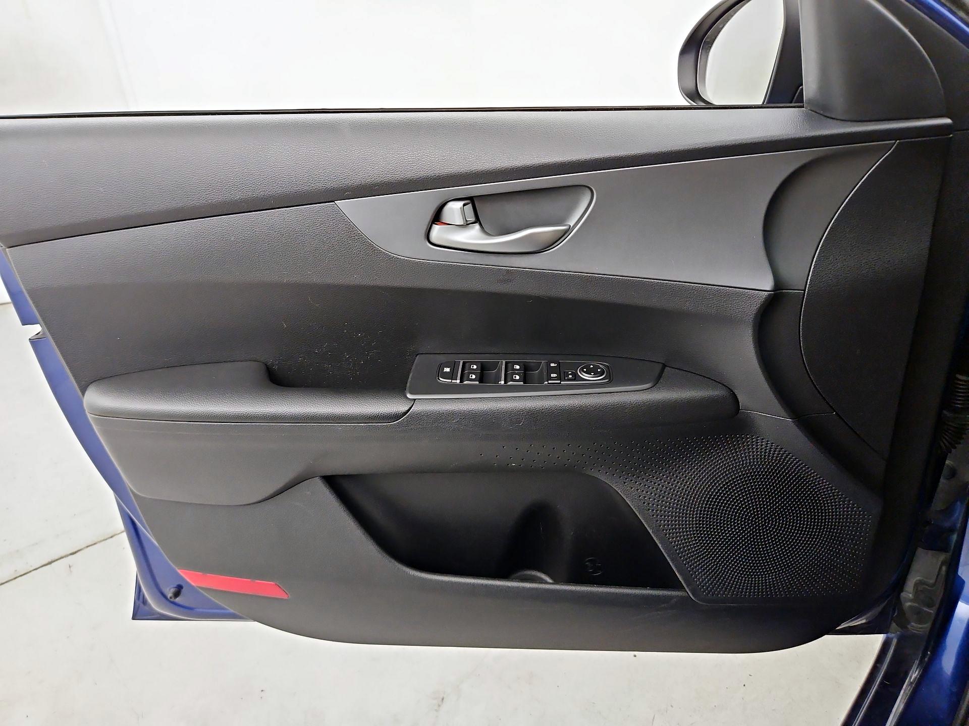 Thumbnail: 2019 Kia Forte - 12