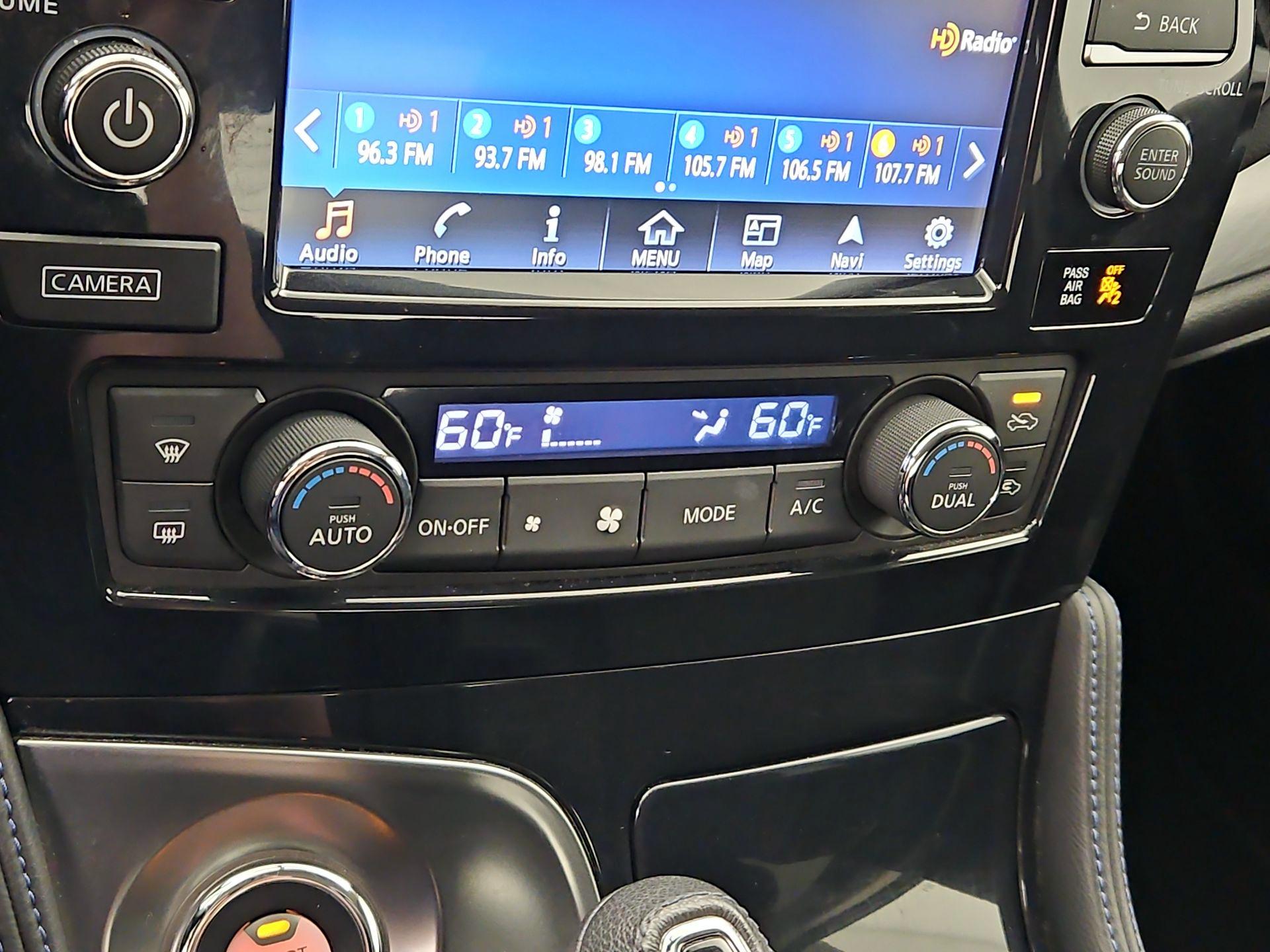 Thumbnail: 2016 Nissan Maxima - 17