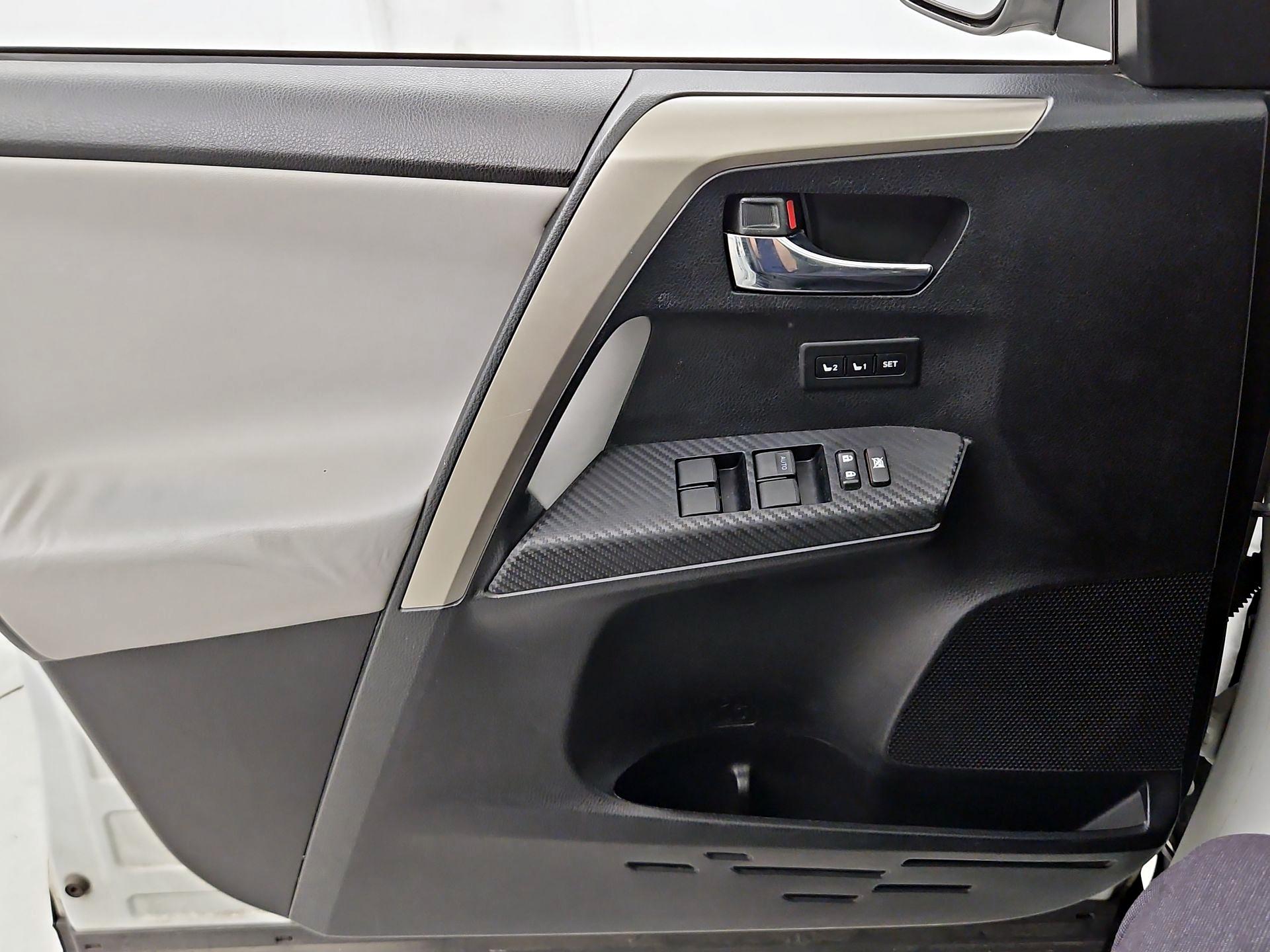 Thumbnail: 2014 Toyota RAV4 - 12