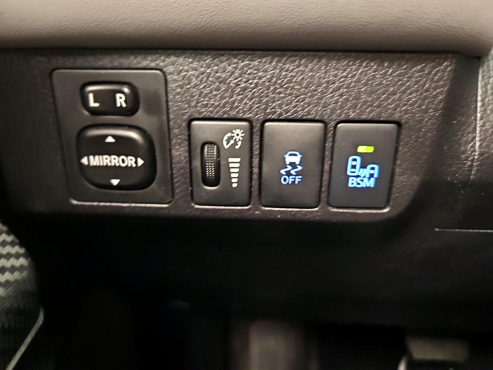 Thumbnail: 2014 Toyota RAV4 - 13