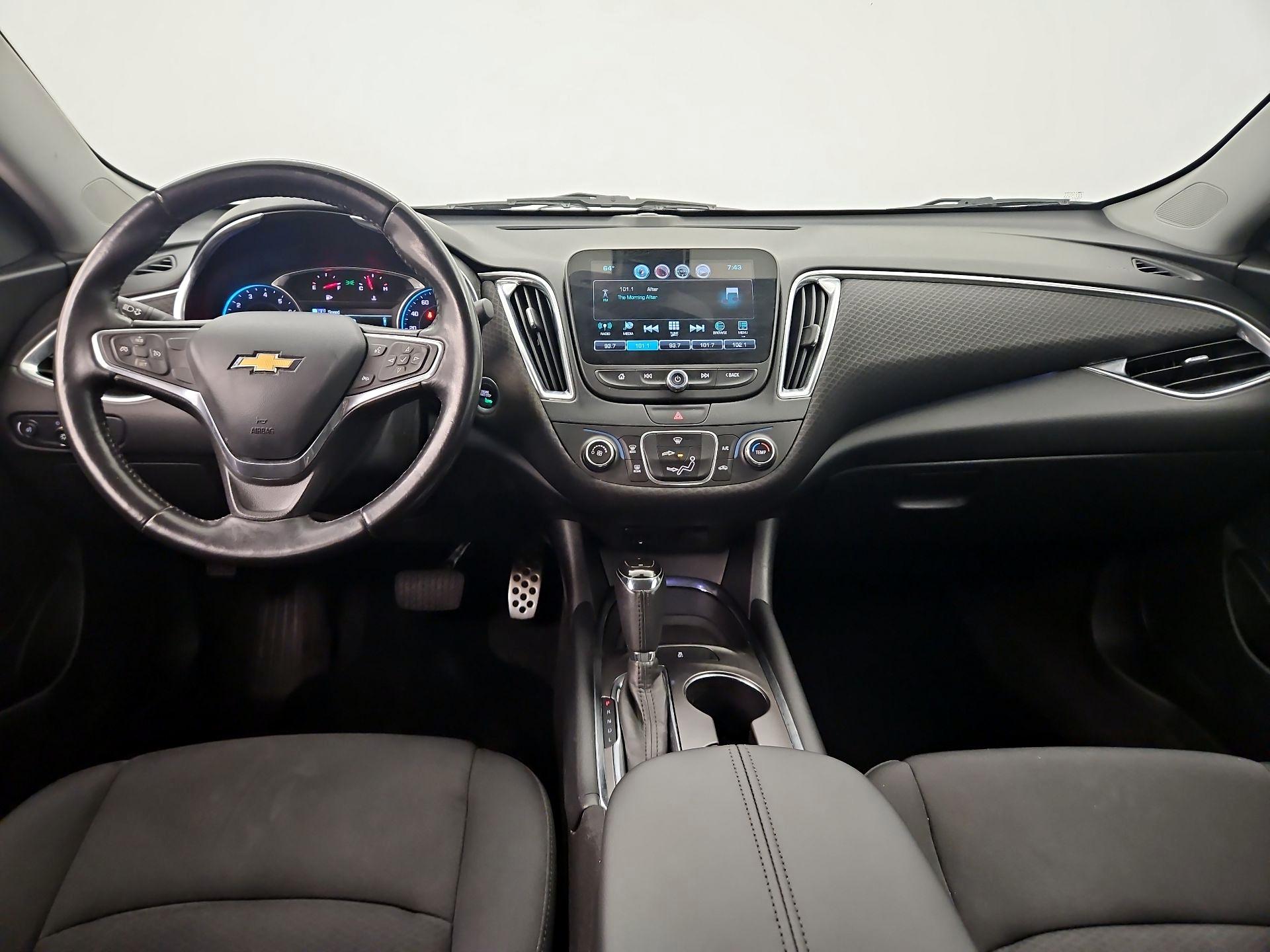 Thumbnail: 2016 Chevrolet Malibu - 9