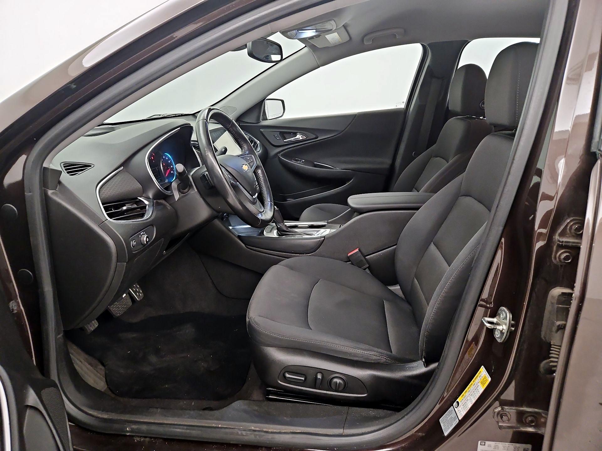 Thumbnail: 2016 Chevrolet Malibu - 11