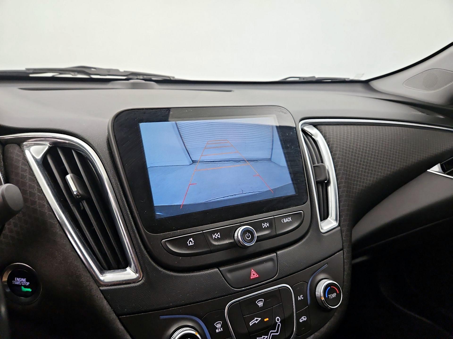 Thumbnail: 2016 Chevrolet Malibu - 14