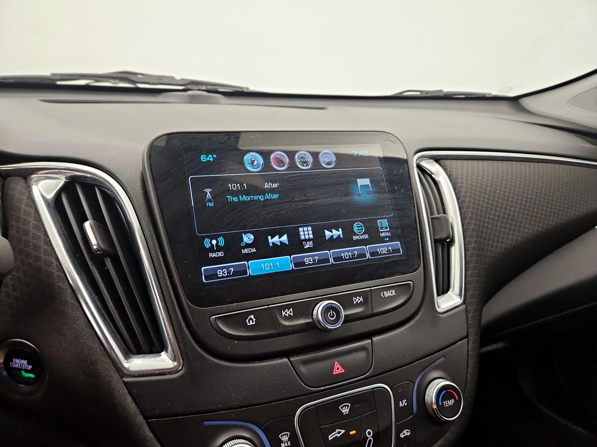 Thumbnail: 2016 Chevrolet Malibu - 15