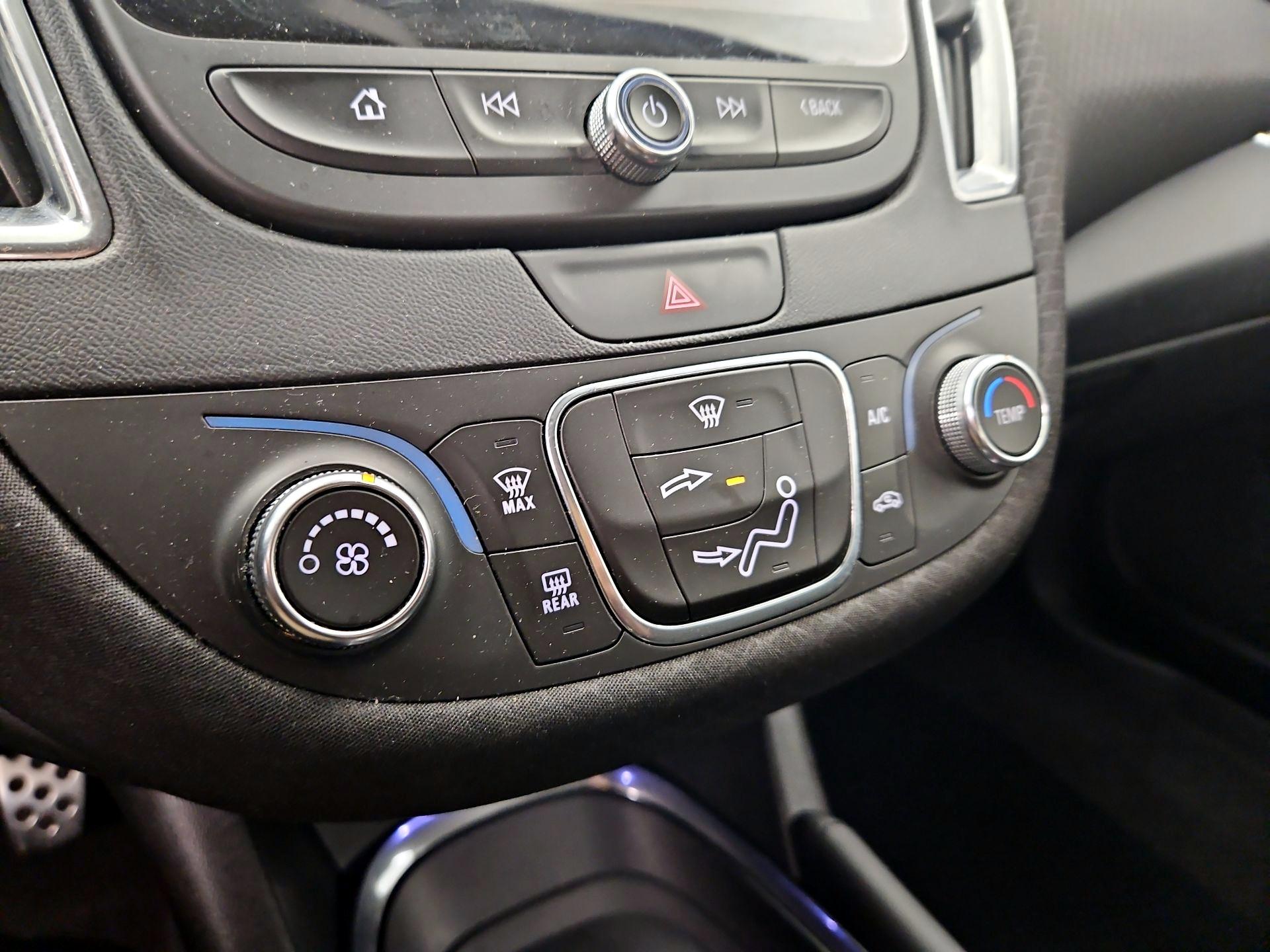 Thumbnail: 2016 Chevrolet Malibu - 16