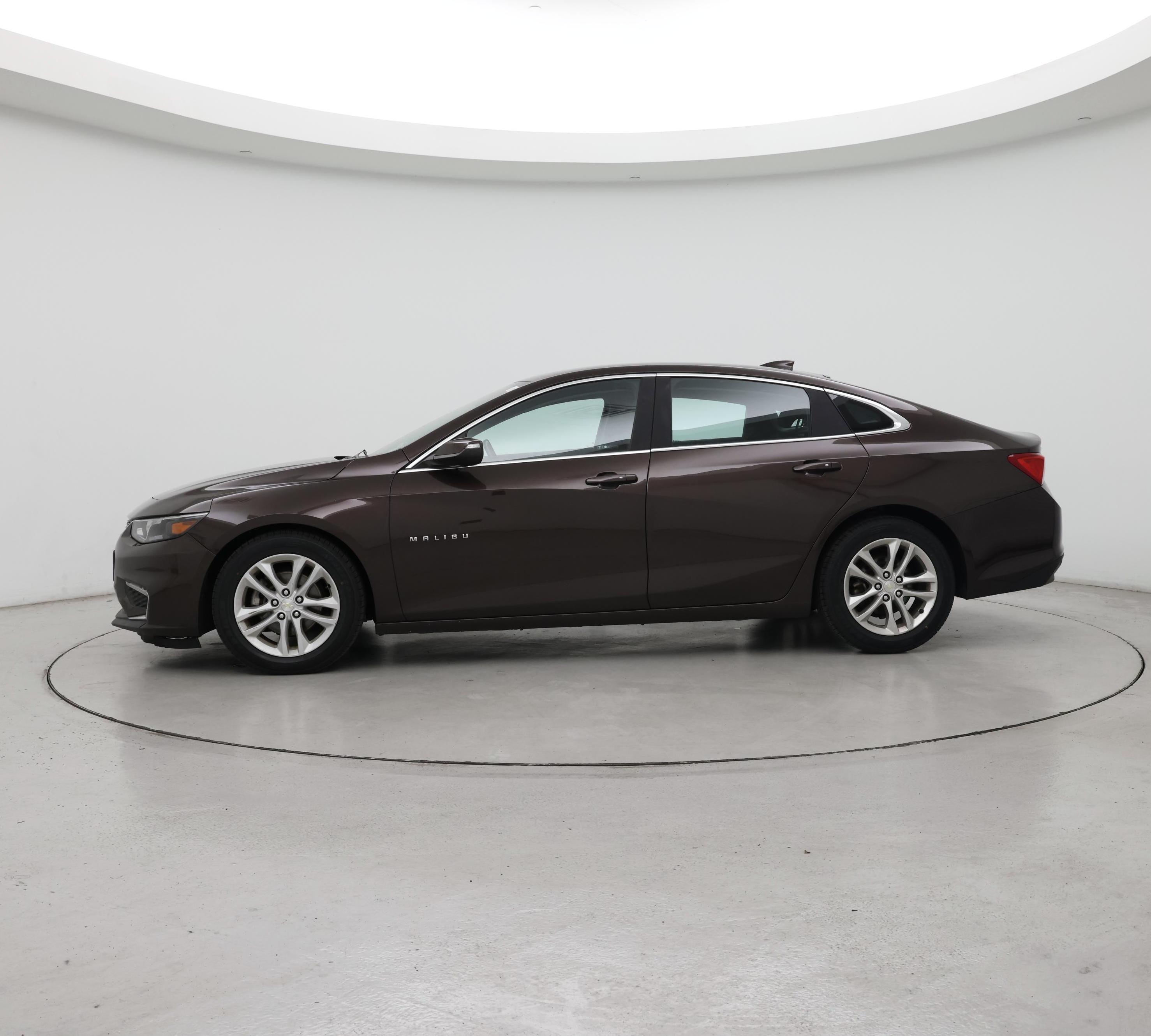 Thumbnail: 2016 Chevrolet Malibu - 3