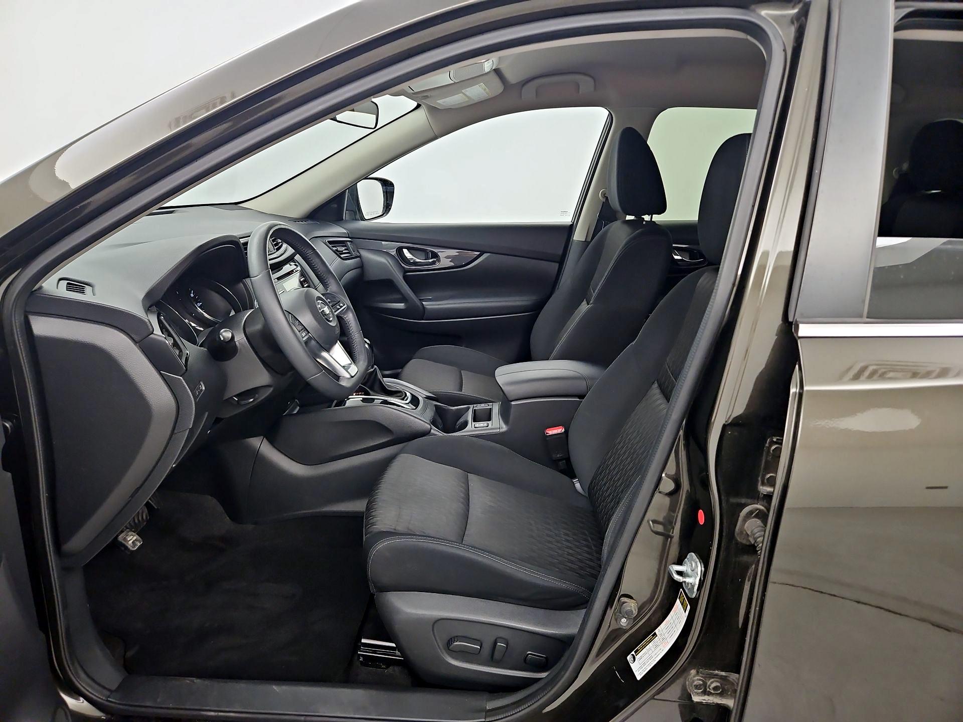 Thumbnail: 2017 Nissan Rogue - 11