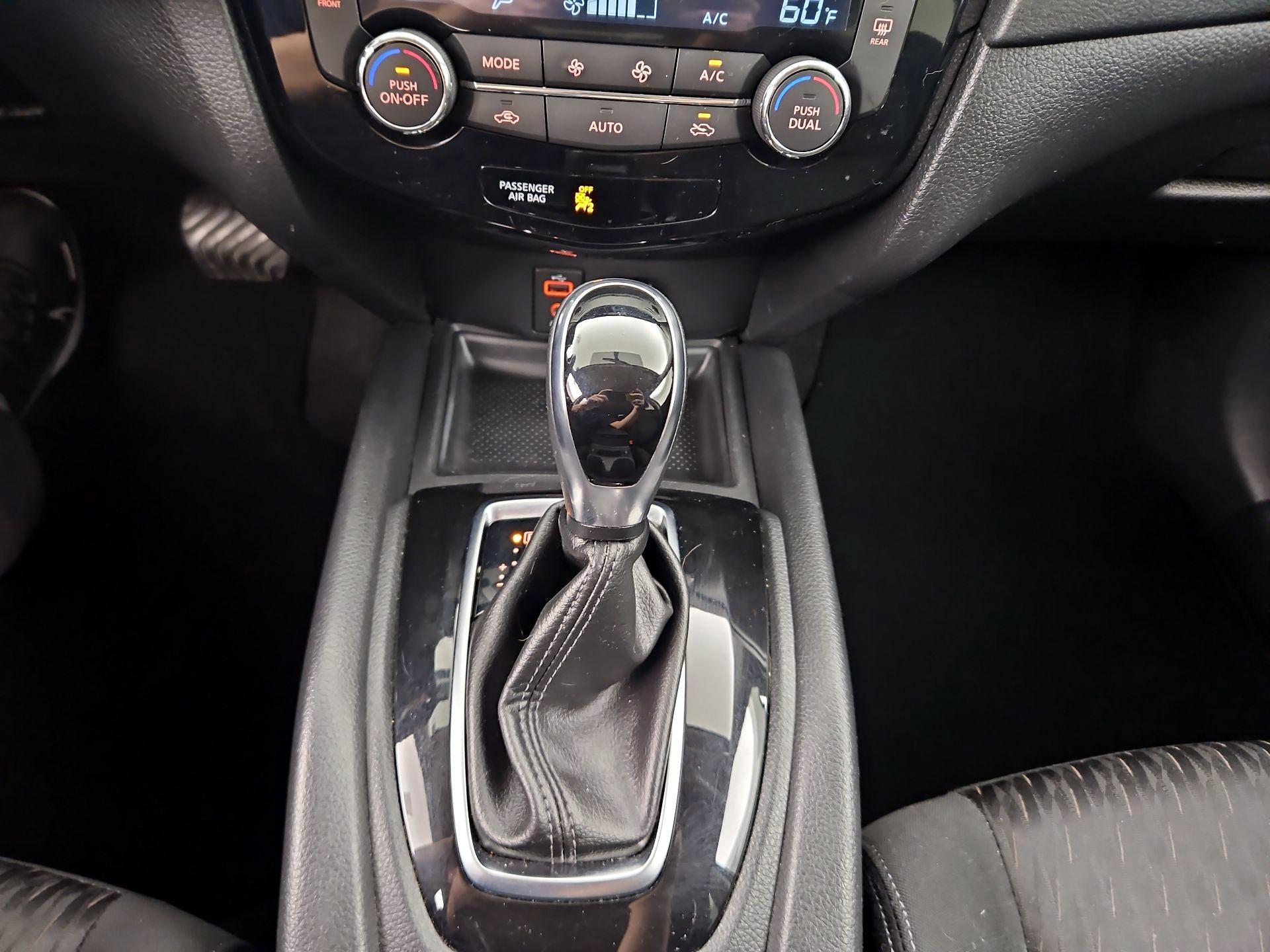 Thumbnail: 2017 Nissan Rogue - 17