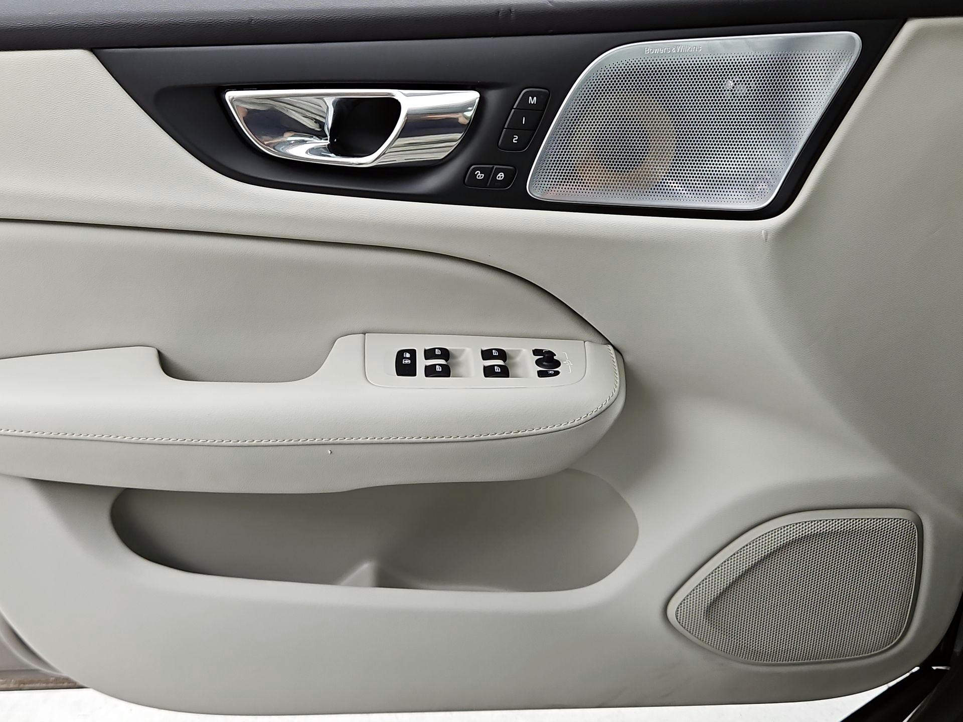 Thumbnail: 2019 Volvo S60 - 12