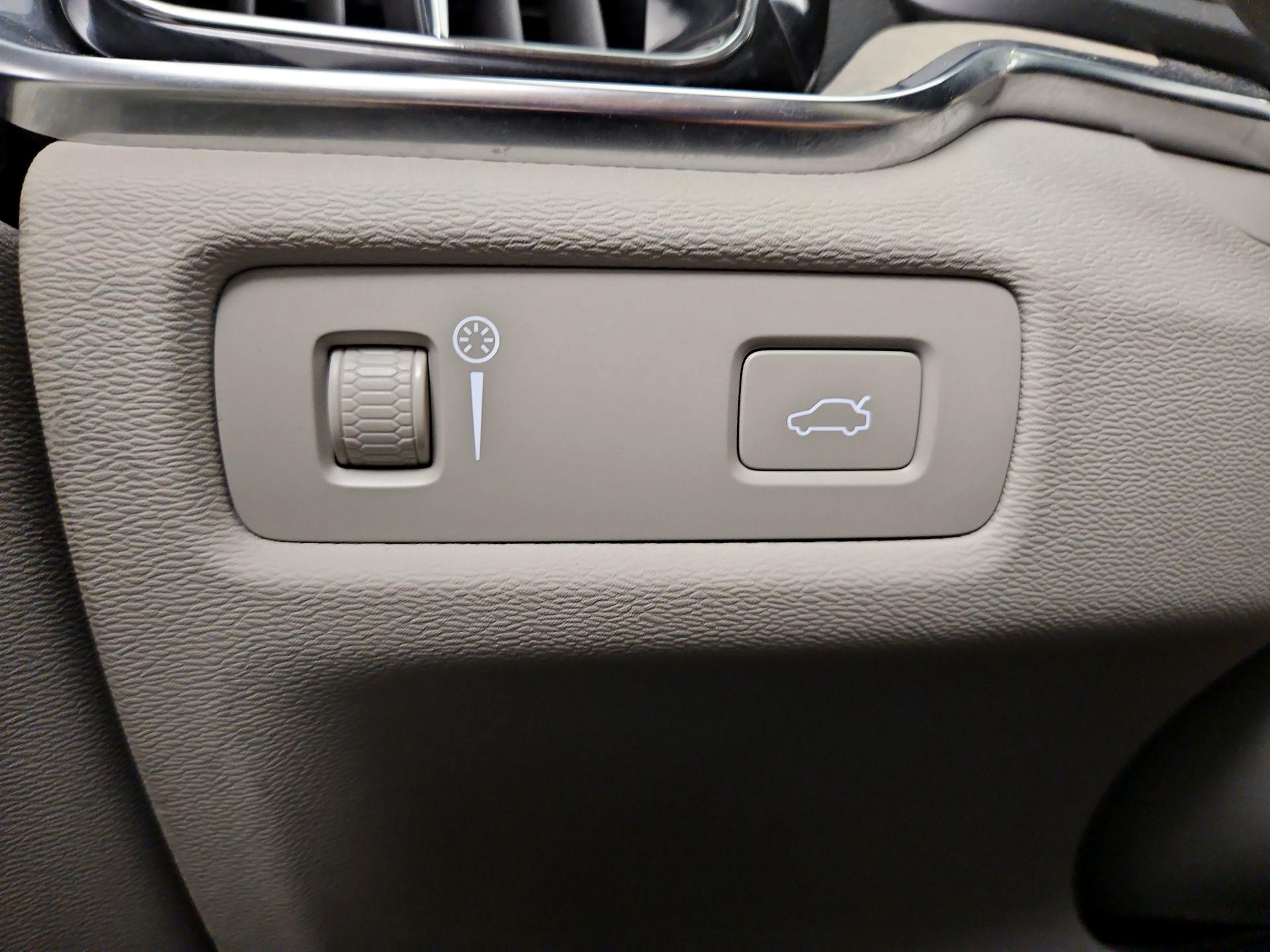 Thumbnail: 2019 Volvo S60 - 13