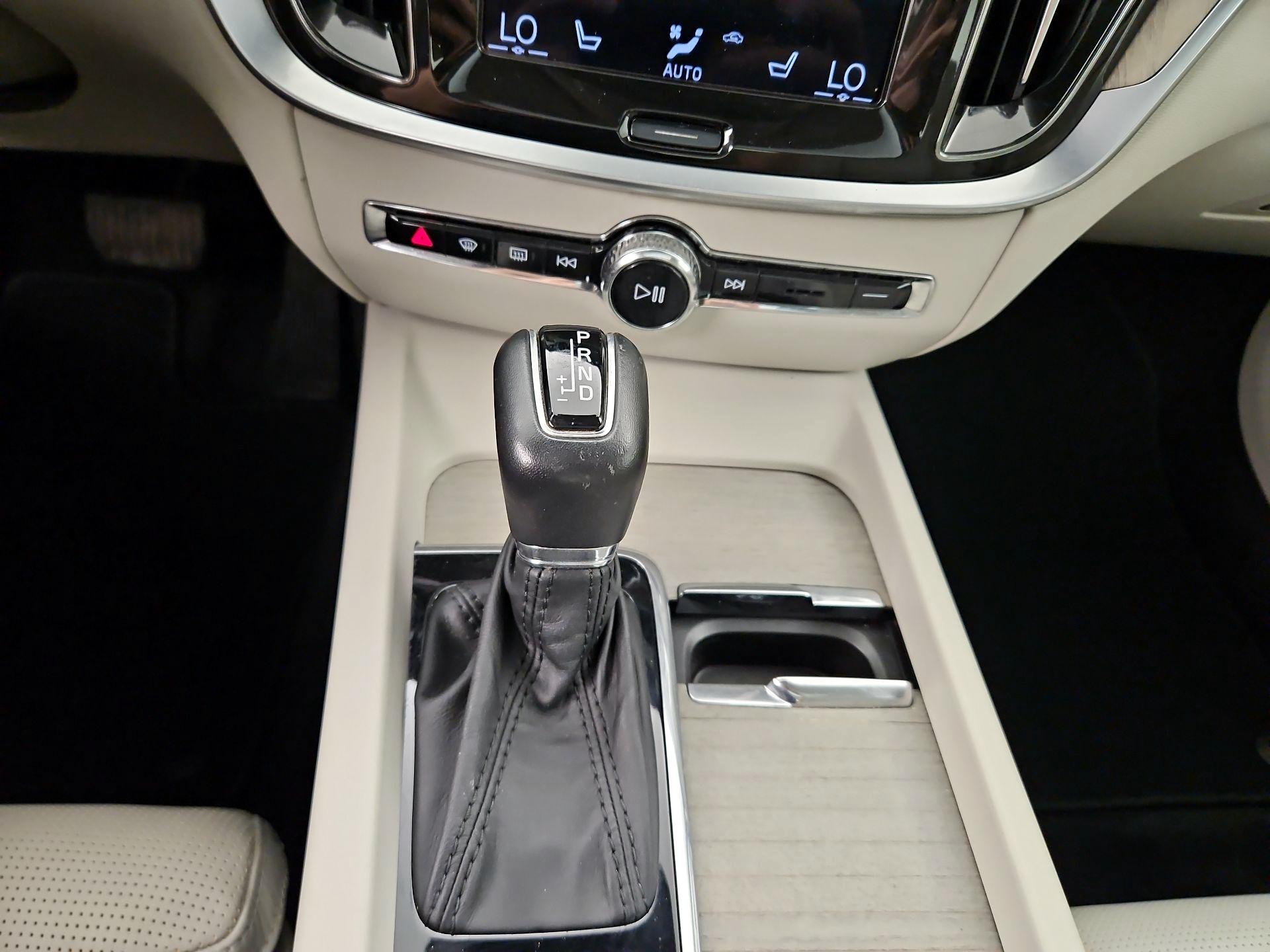 Thumbnail: 2019 Volvo S60 - 18