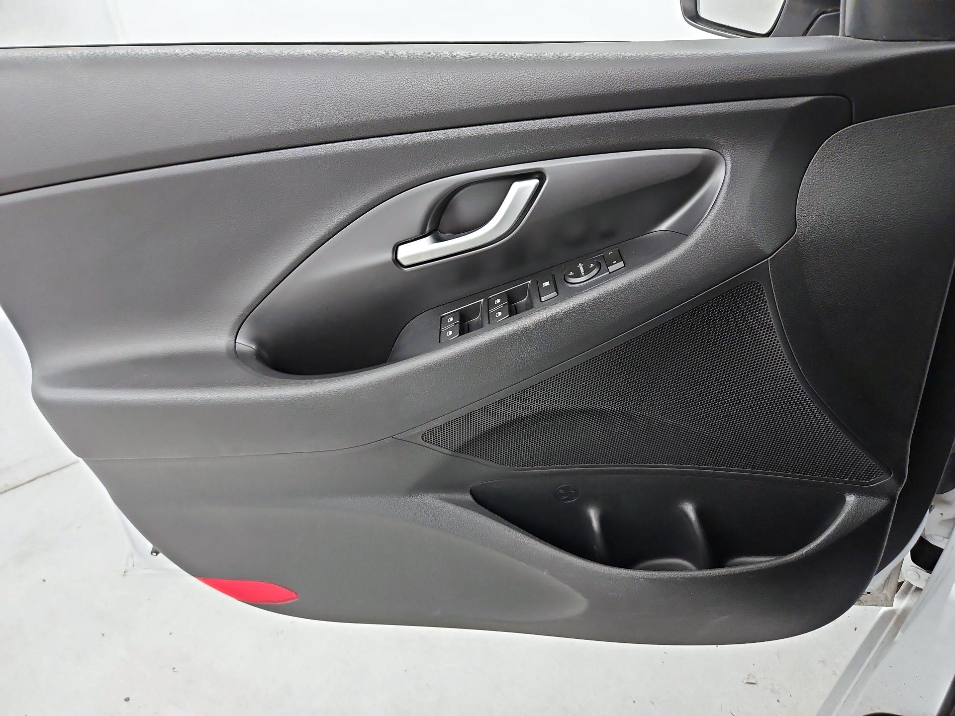 Thumbnail: 2018 Hyundai Elantra - 12