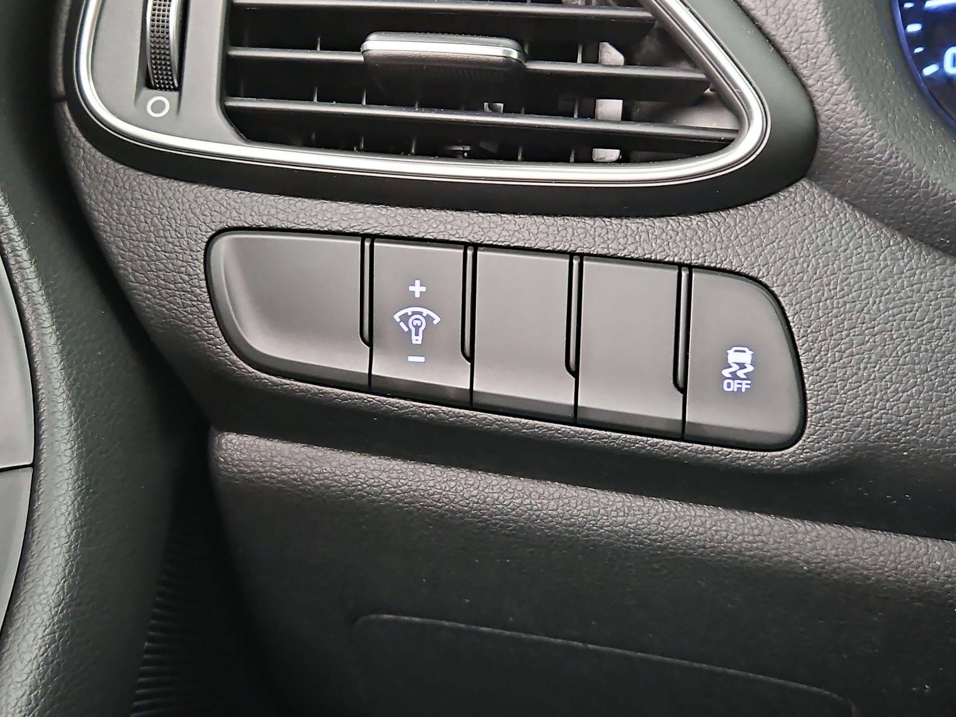 Thumbnail: 2018 Hyundai Elantra - 13