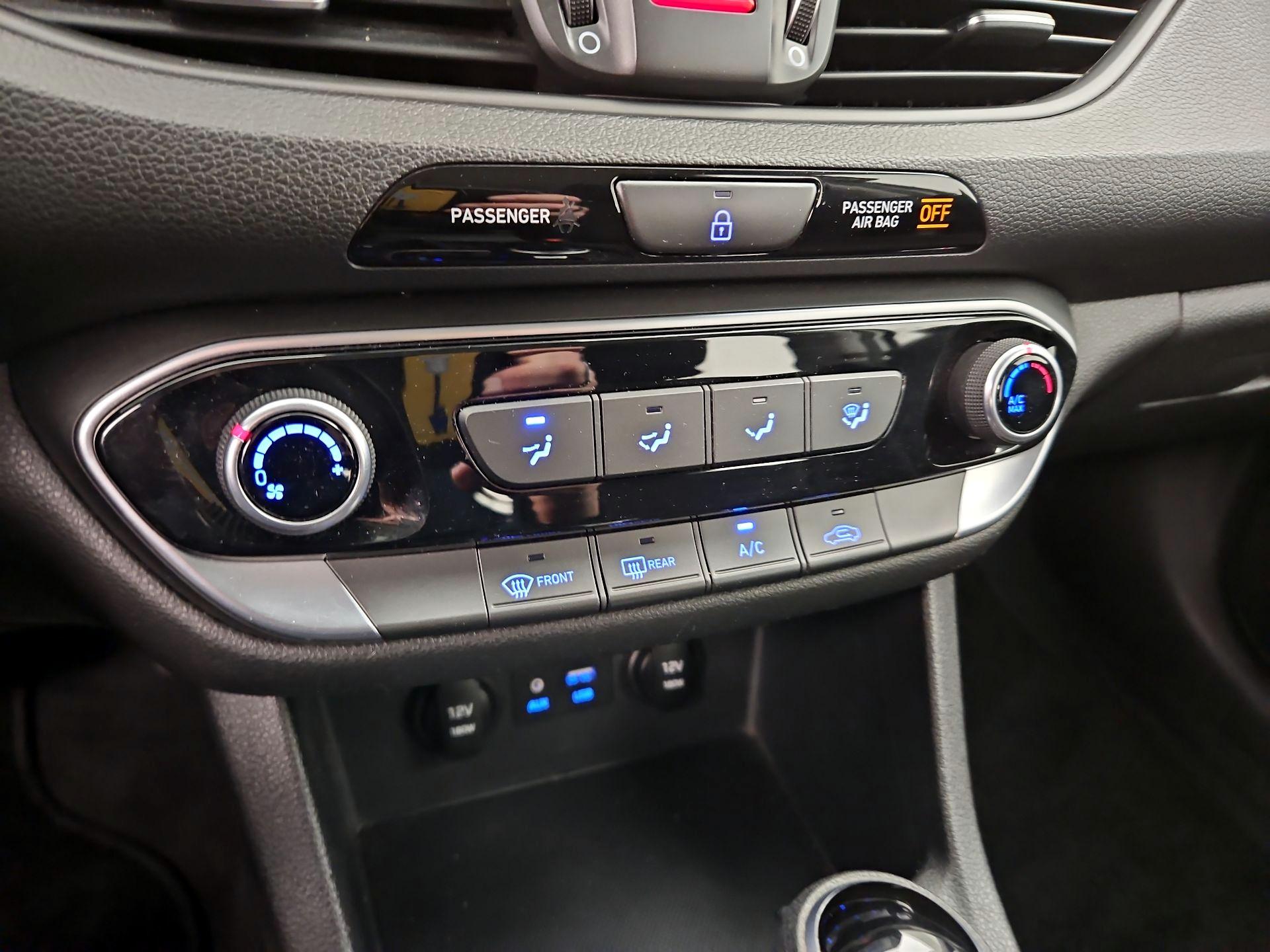 Thumbnail: 2018 Hyundai Elantra - 16